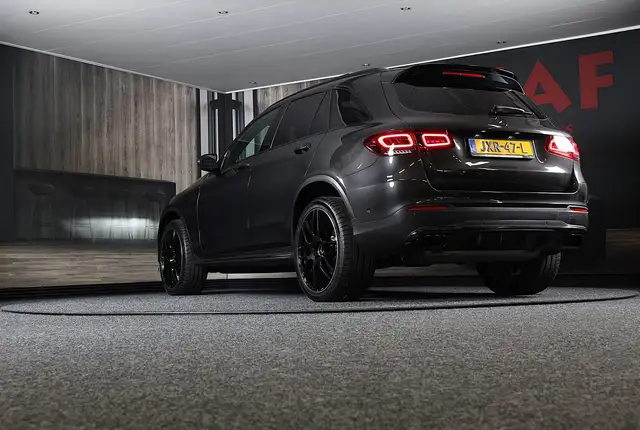 Mercedes-Benz GLC view 3