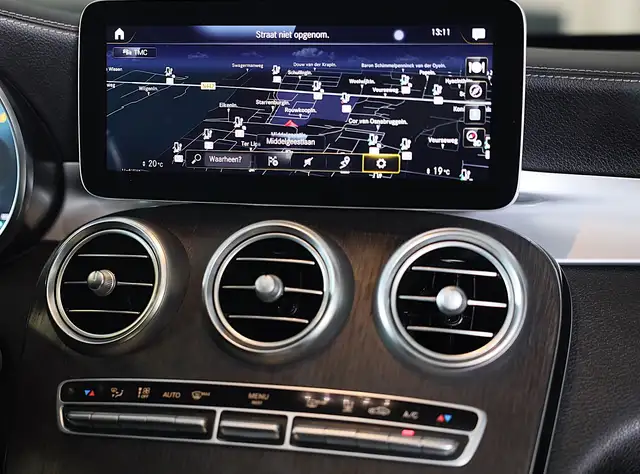 Mercedes-Benz GLC view 26