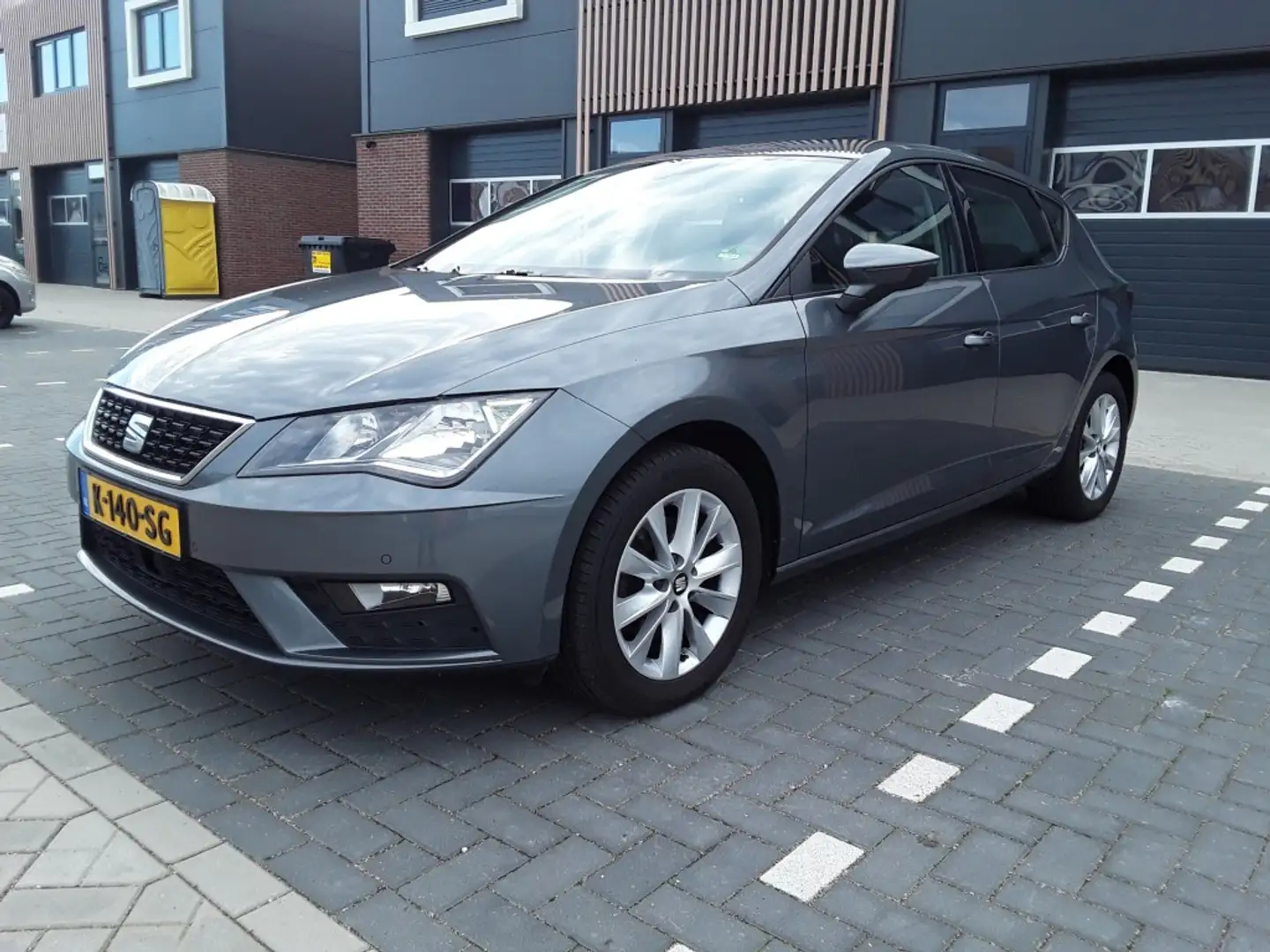 SEAT Leon 1.6 TDI STYLE BNS I. Gris - 1