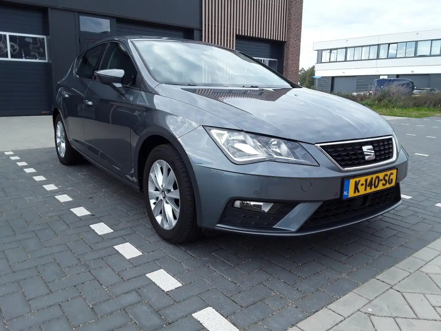 SEAT Leon 1.6 TDI STYLE BNS I. Gris - 2
