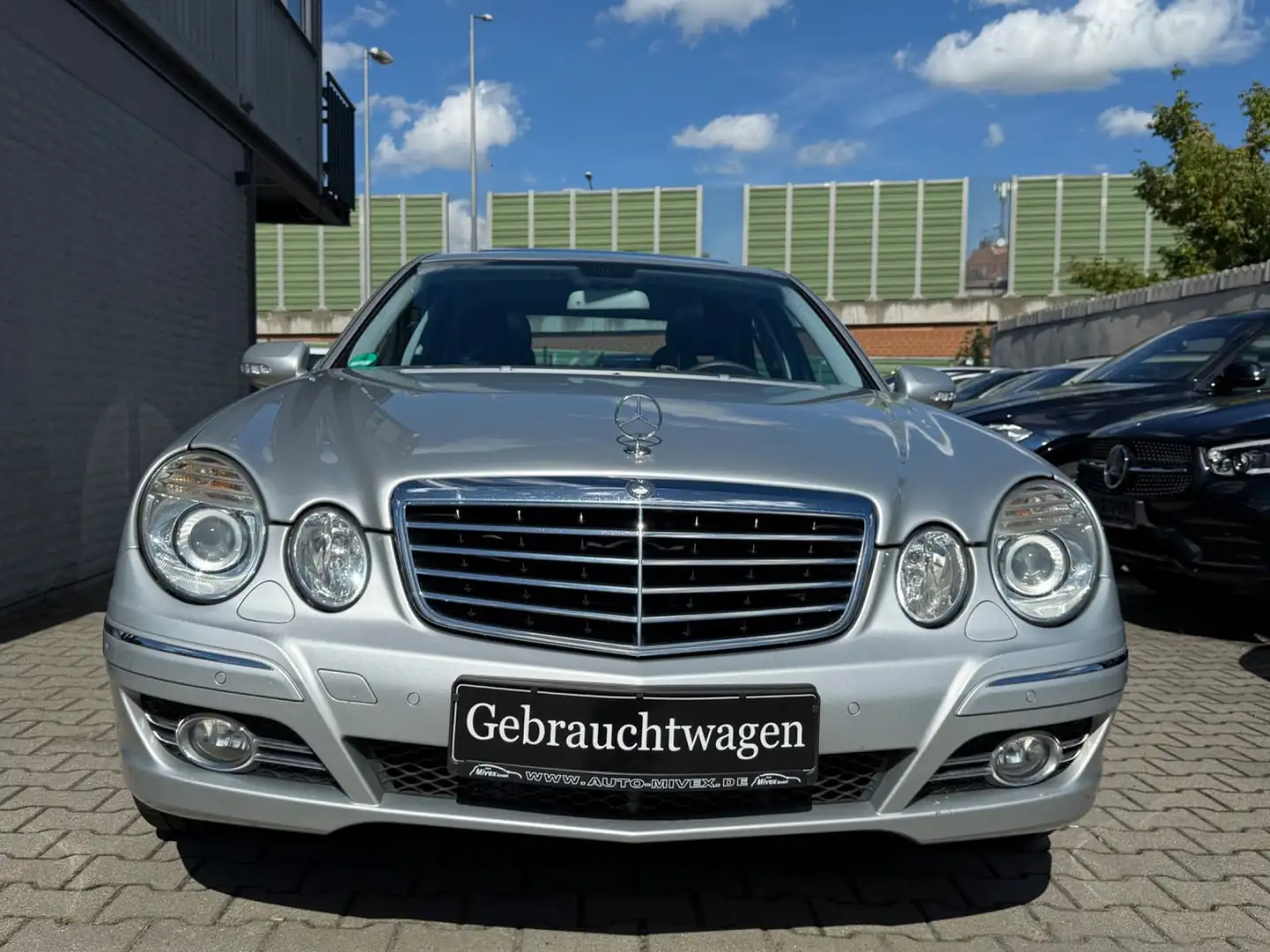 Mercedes-Benz E 280 Avantgarde SPORT Leder Xenon COMAND PDC Silber - 2
