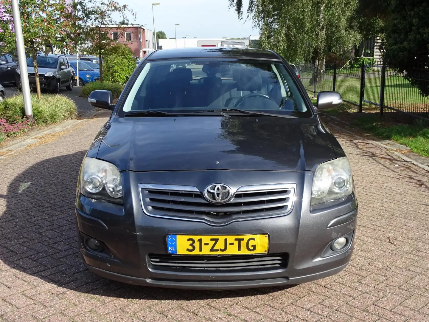 Toyota Avensis 1.8 VVTi Luna Gris - 2
