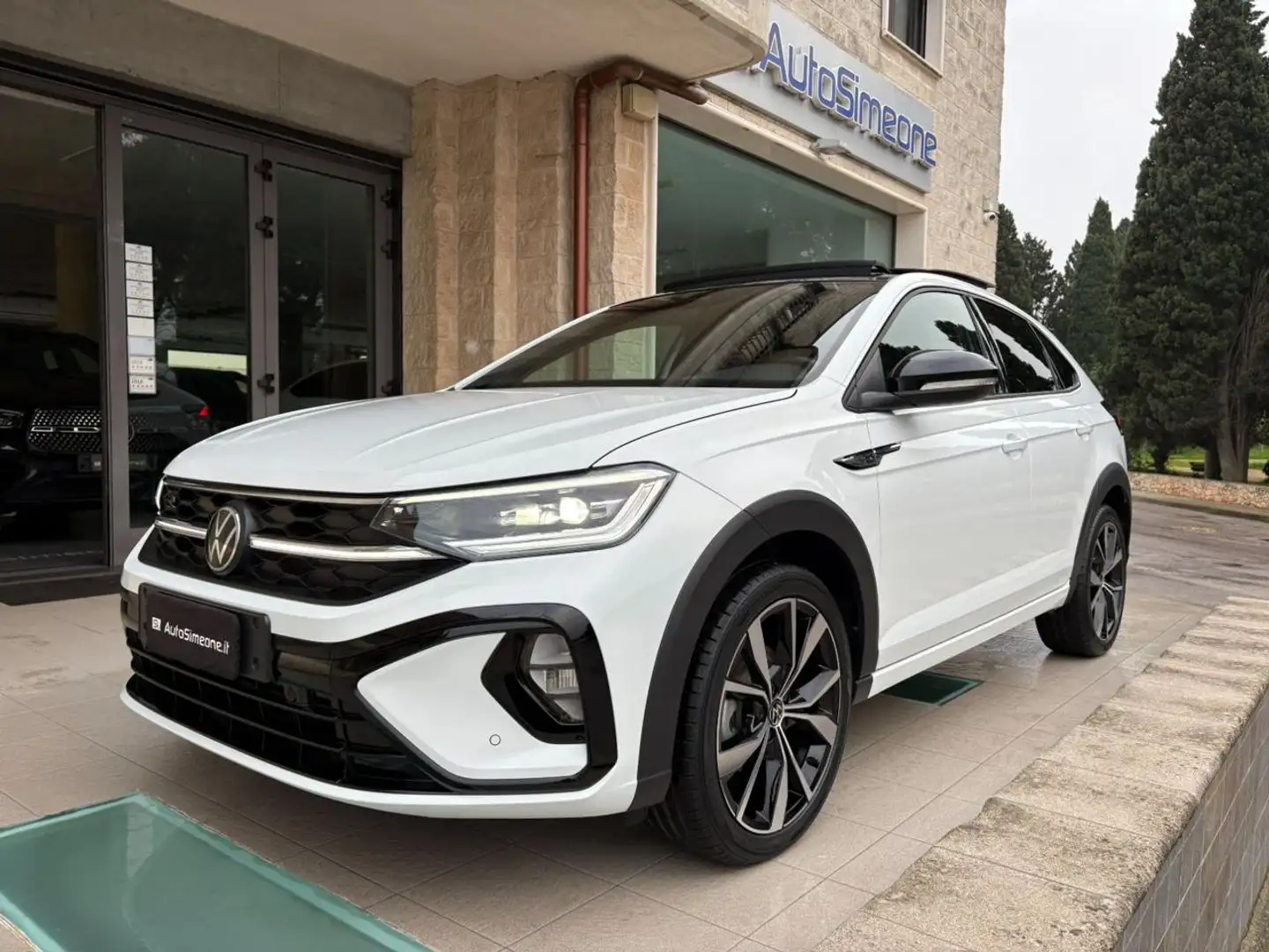 Volkswagen Taigo 1.0 TSI 116 CV DSG R-Line TETTO APR/PAN Bianco - 1