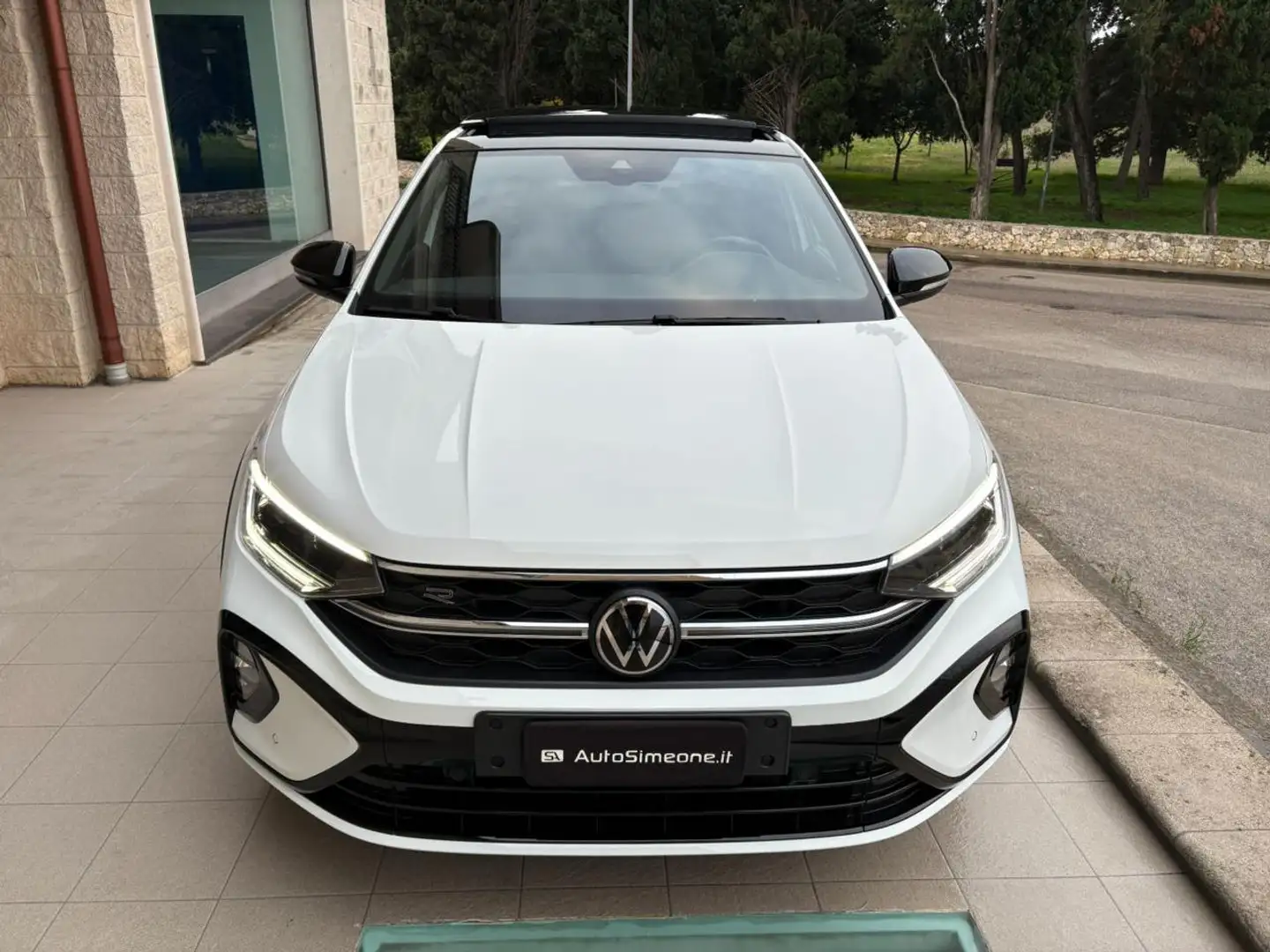 Volkswagen Taigo 1.0 TSI 116 CV DSG R-Line TETTO APR/PAN Bianco - 2