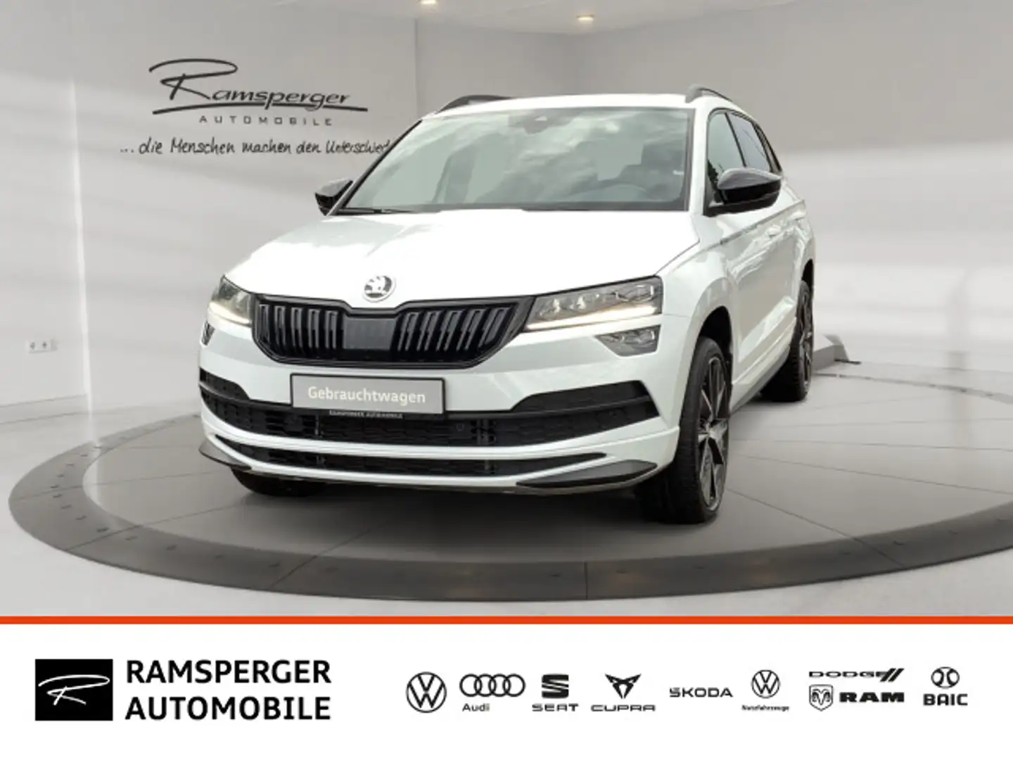 Skoda Karoq 1.5 TSI DSG Sportline AHK ACC Pano Kamera Weiß - 1