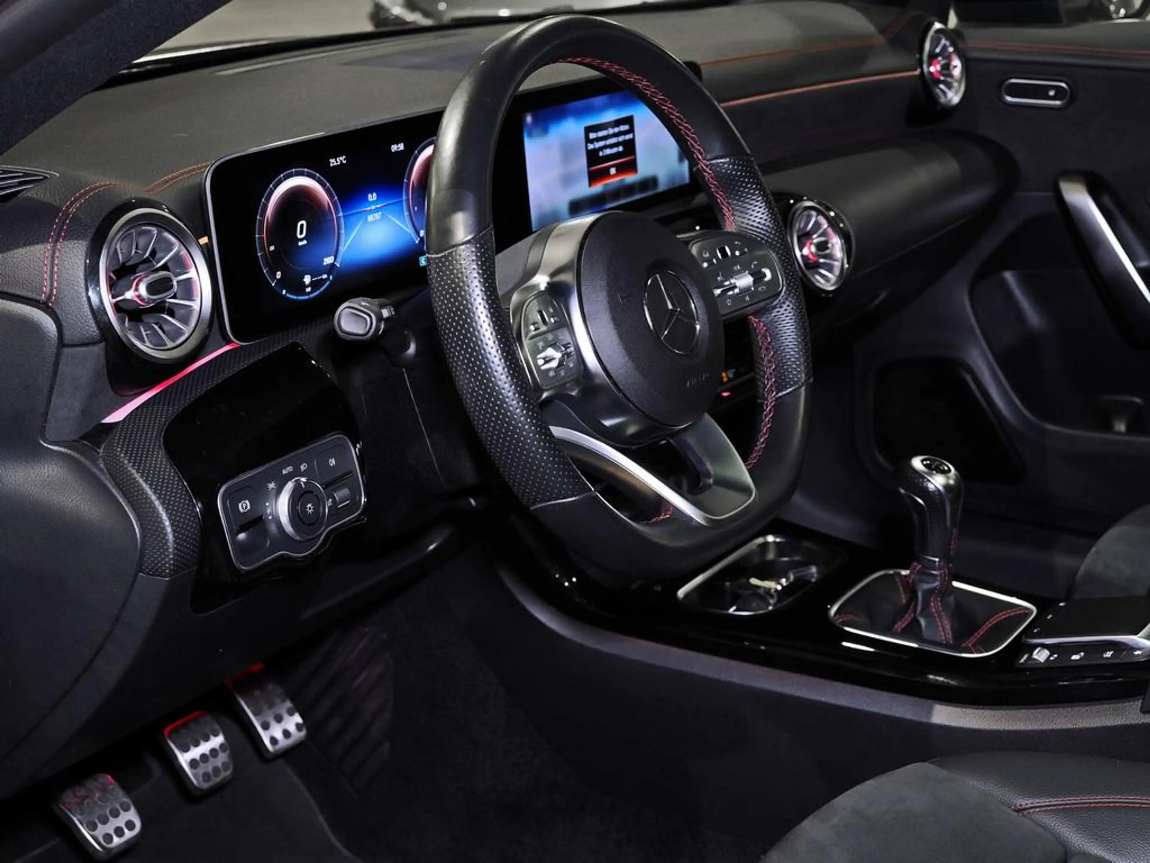Mercedes-Benz CLA 200 SB AMG KAM PANO SHZ TEMPO AHK MBUX NIGHT — photo 10