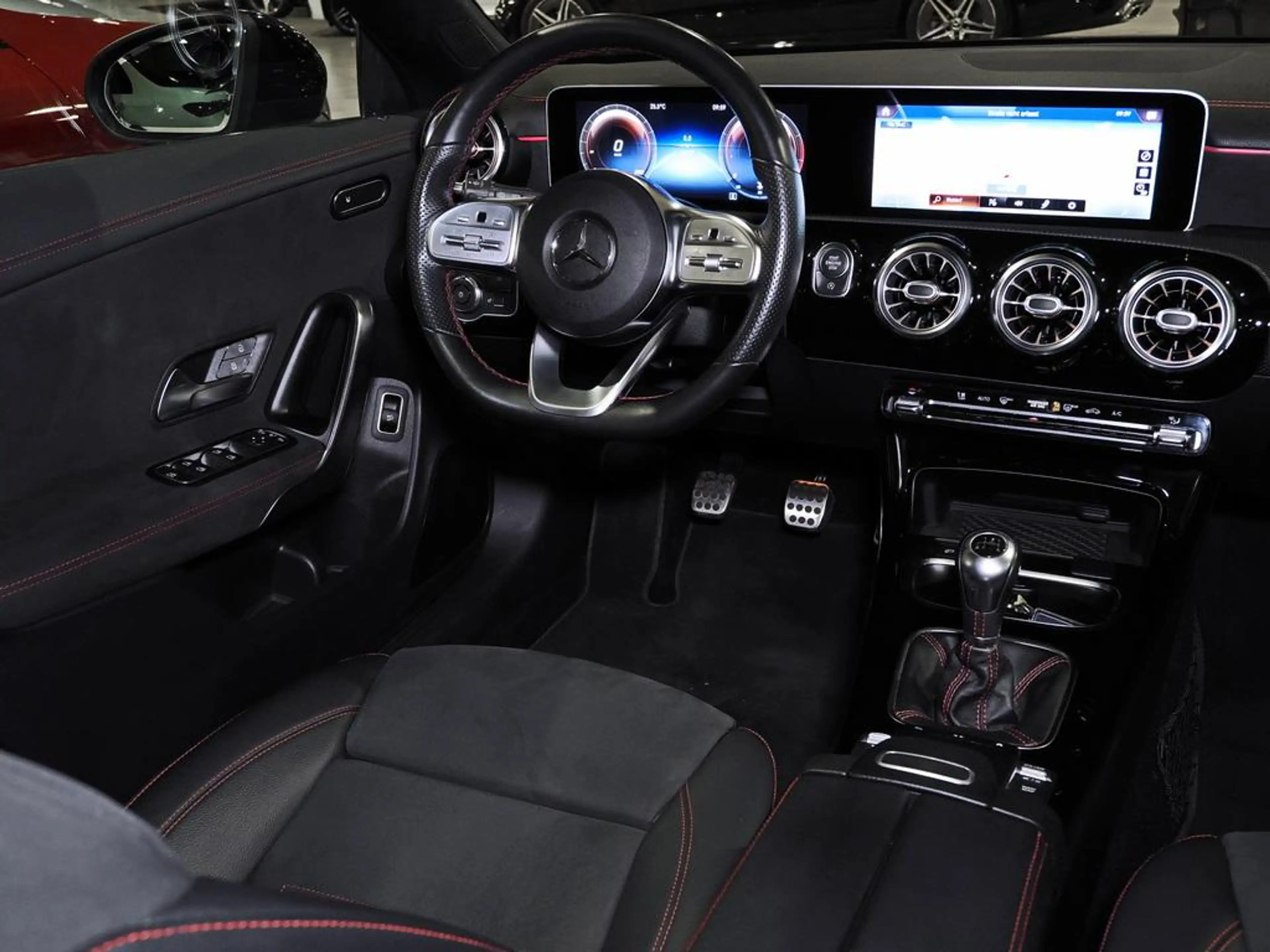 Mercedes-Benz CLA 200 SB AMG KAM PANO SHZ TEMPO AHK MBUX NIGHT — photo 11