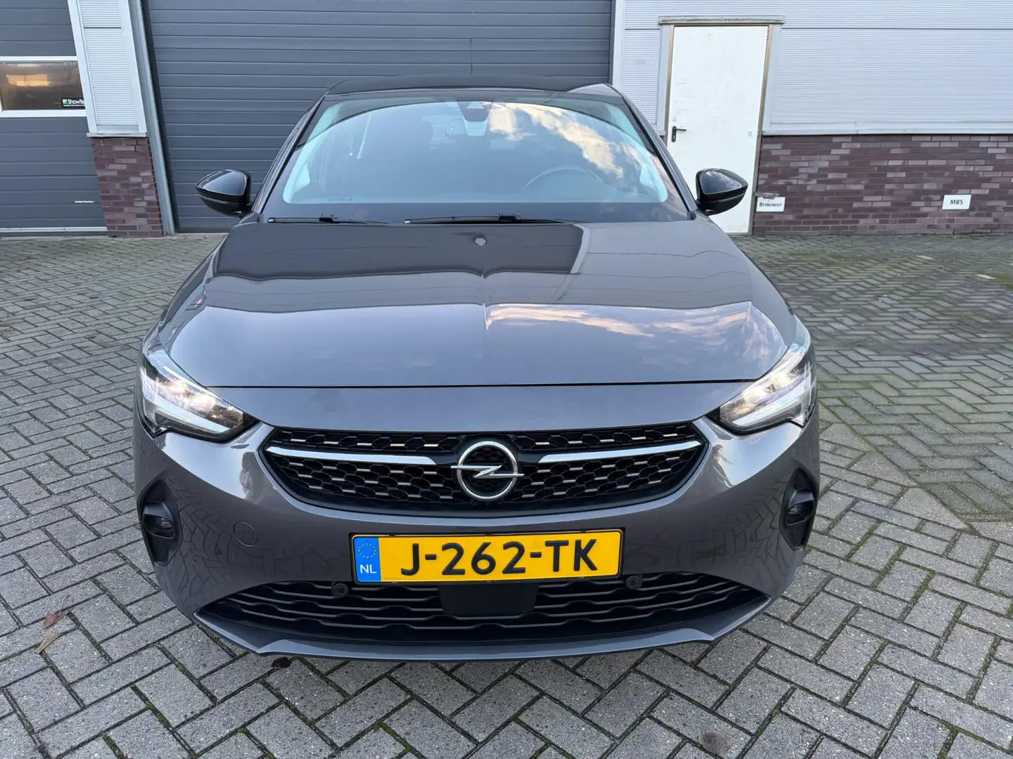 Opel Corsa-e Elegance 50 kWh / Automaat / Carplay / 360 camera Grijs - 2