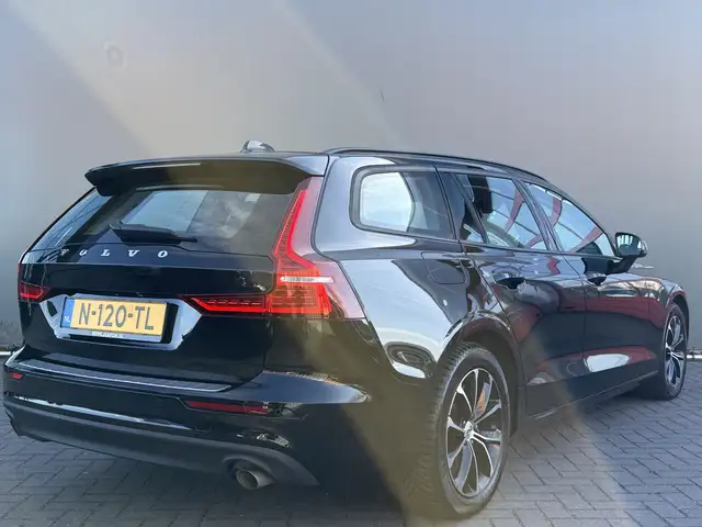 Volvo V60 view 2