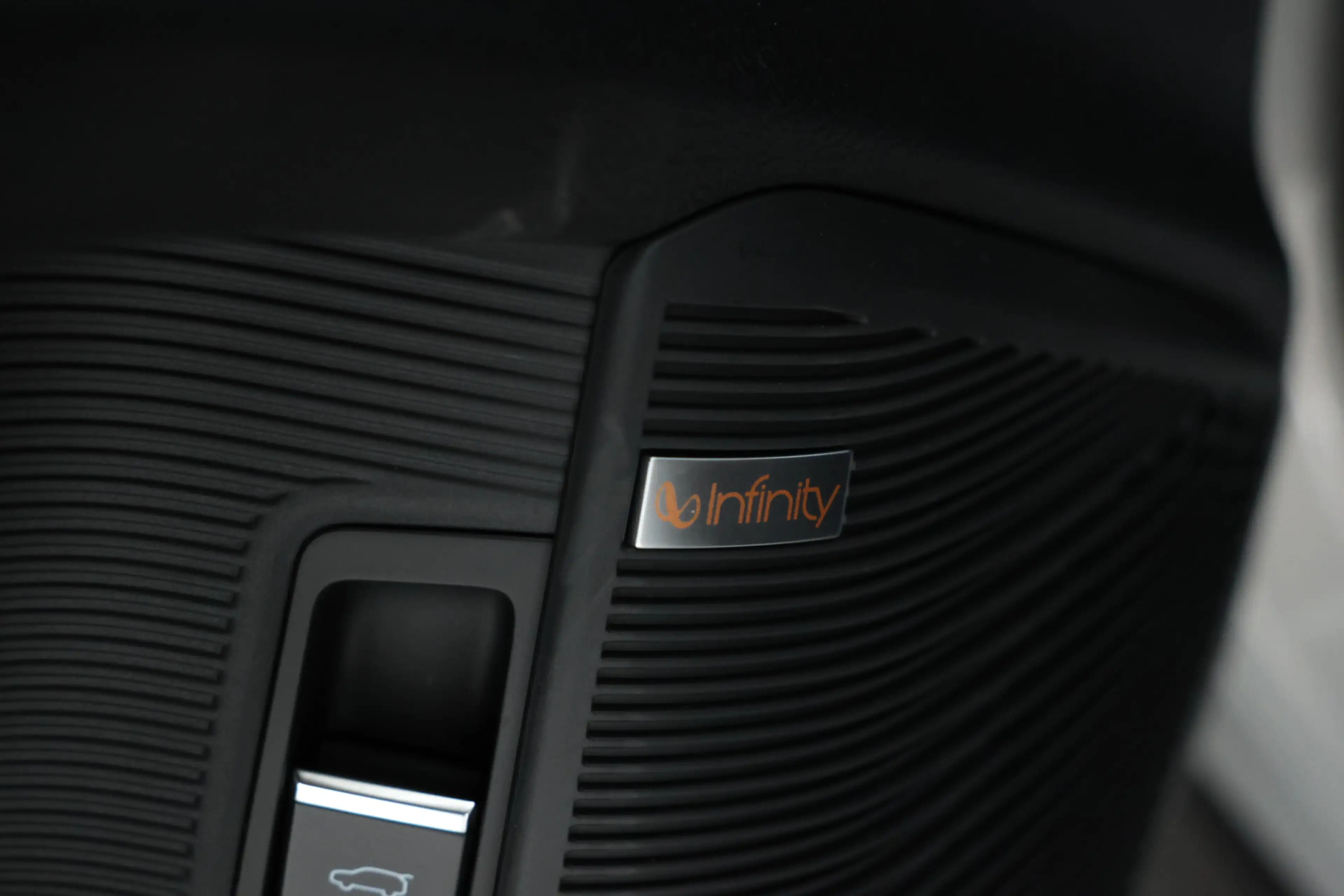 BYD Seal U 1.5 DM-i FWD Boost Plug in hybrid, Demo! — photo 17