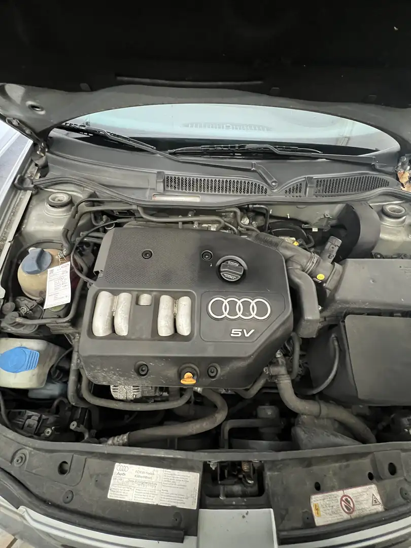Audi A3 1.8 Ambiente Silber - 2
