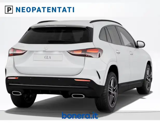 Mercedes-Benz Gla view 3