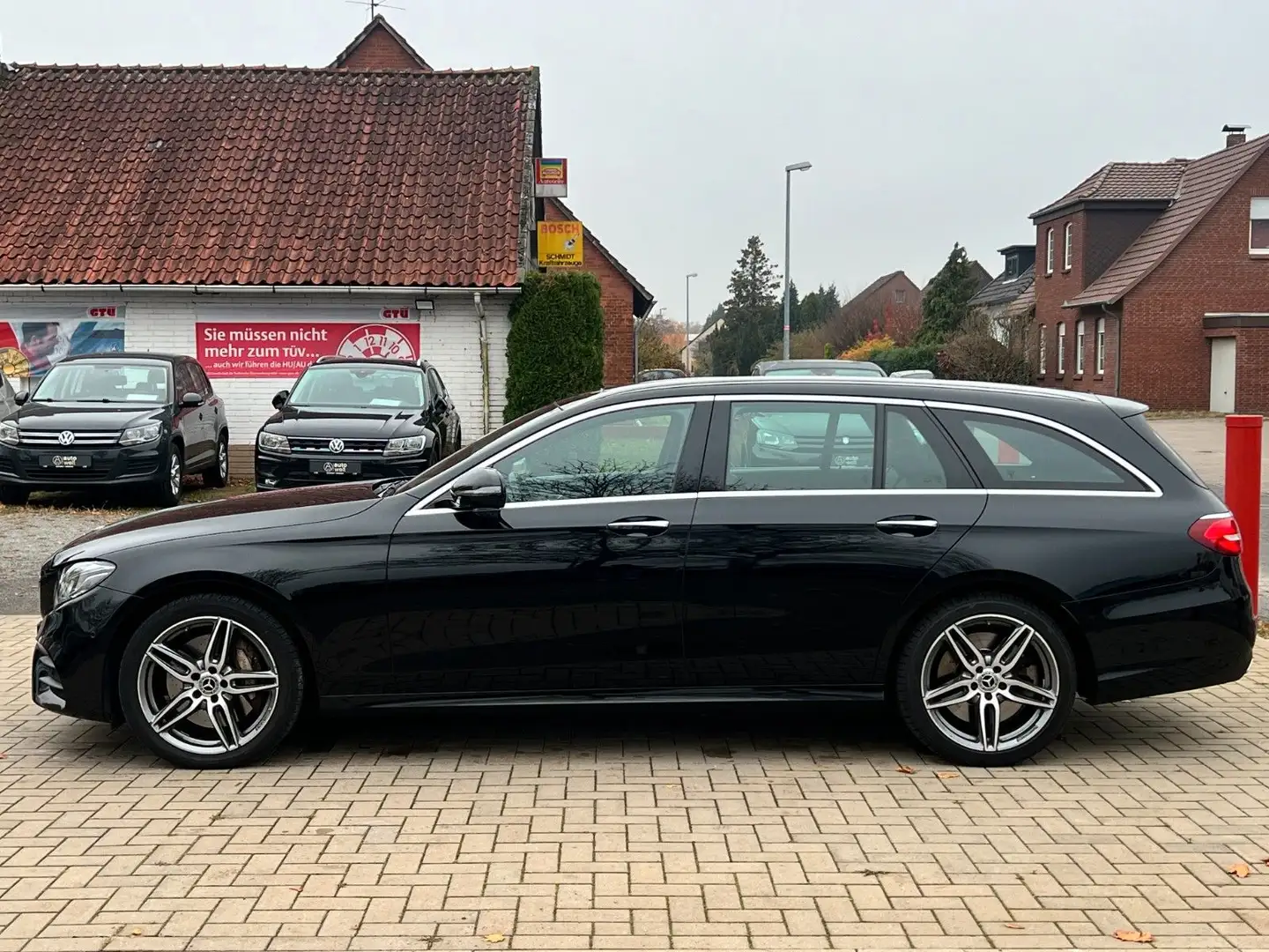 Mercedes-Benz E 400 E400T 4Matic, AMG Paket, Multibeam, 360°, Pano Schwarz - 2