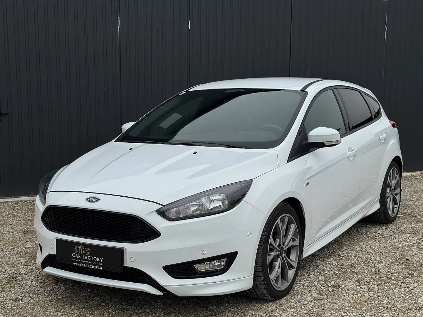 Ford Focus 1,0 EcoBoost ST-Line Weiß - 1