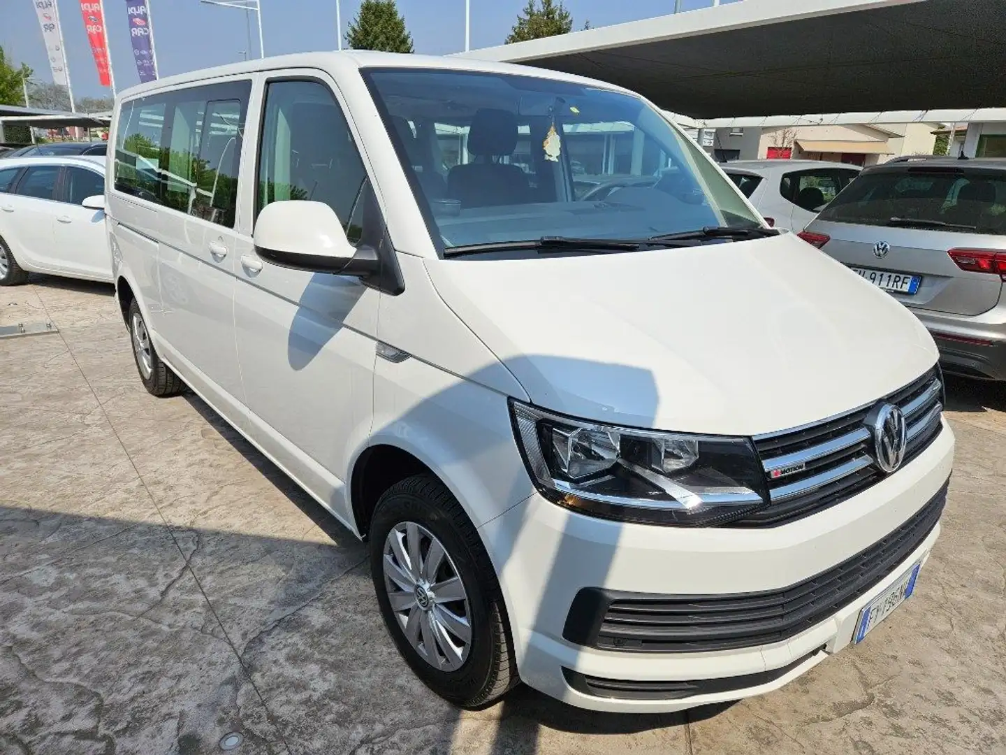 Volkswagen Multivan 2.0 TDI 150CV 4Motion Comfortline Alb - 2