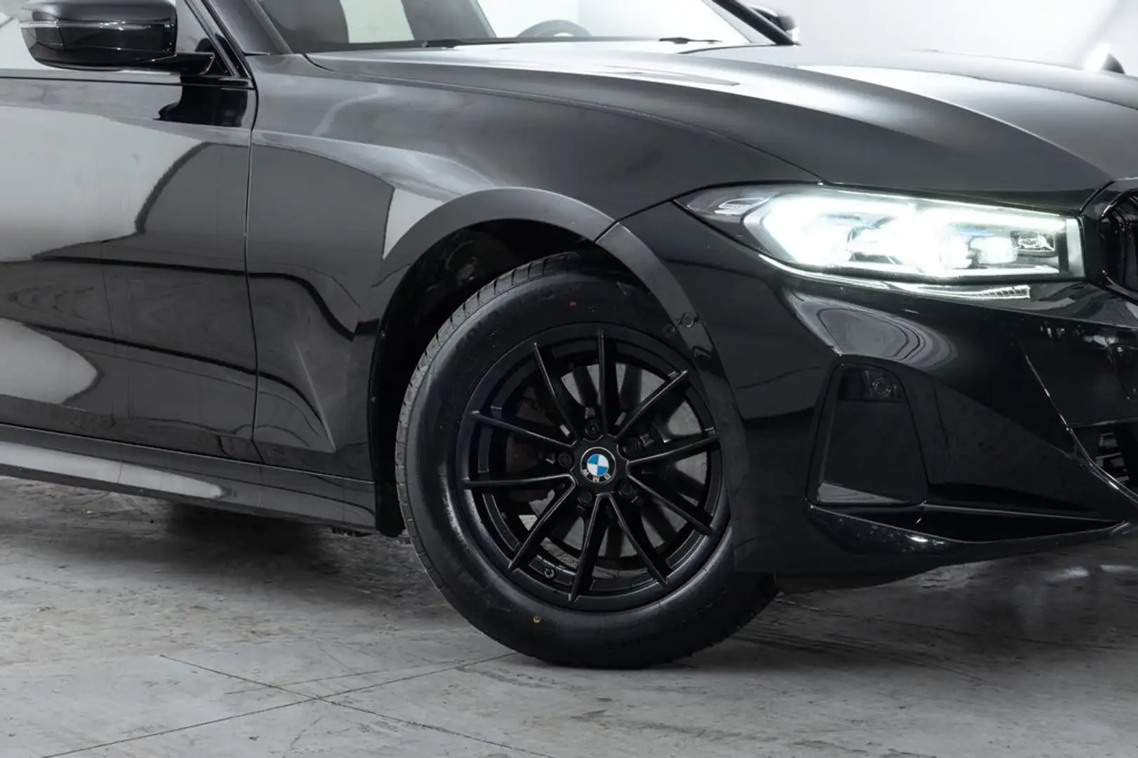 BMW 320 320d Auto.Touring Negro - 2