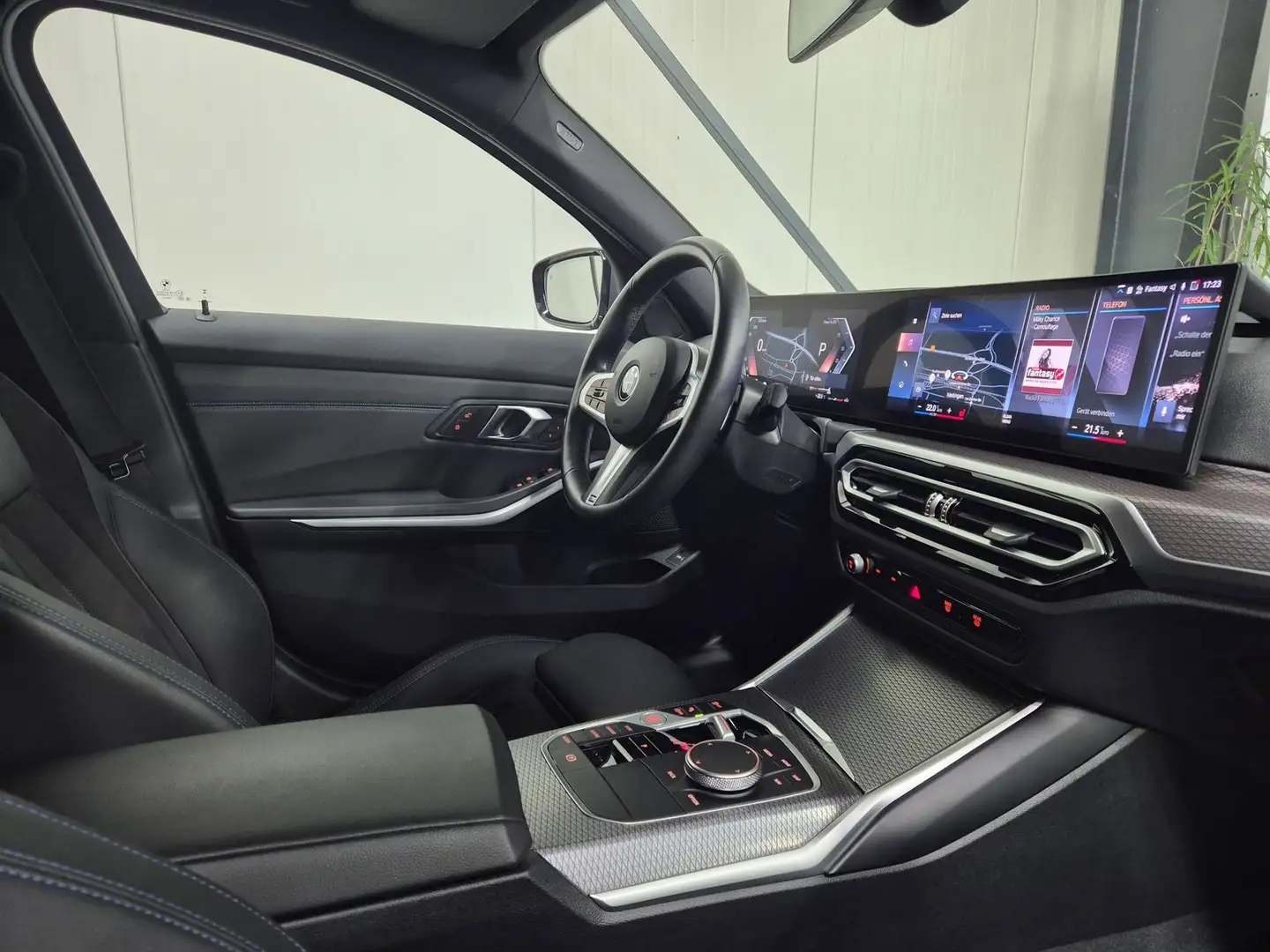 BMW 318 i M Sport *Pano*ACC*HuD*AHK*el.Sitze* Gris - 2