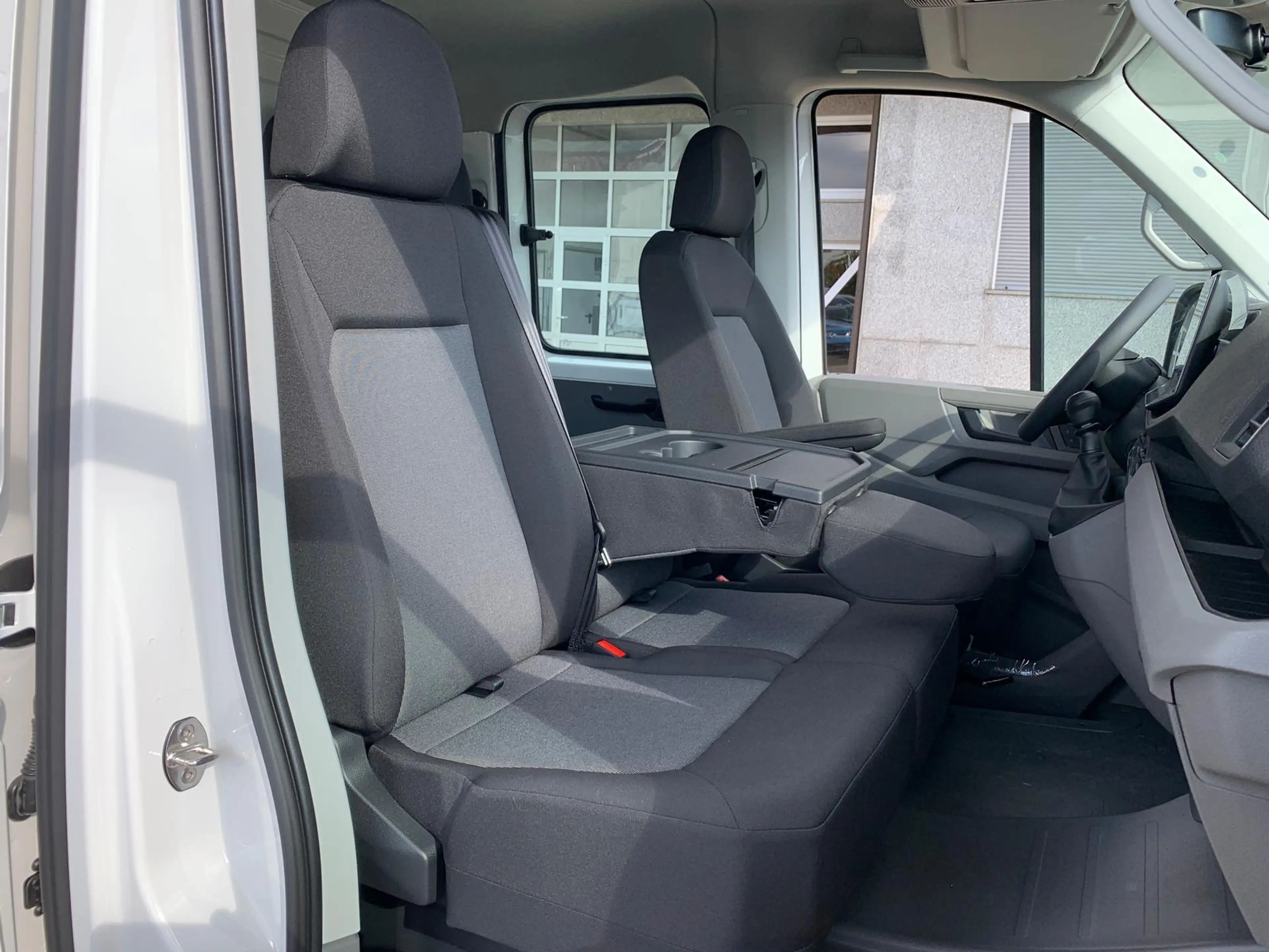 Volkswagen Crafter VW Crafter 35 DoKa MR L3 AHK 2+3Garantie 7-Sitzer — photo 13
