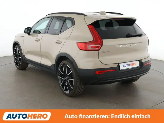Volvo XC40 view 4