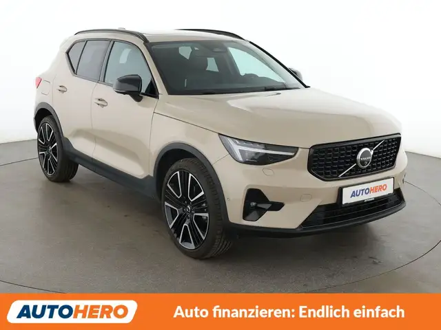 Volvo XC40 view 8