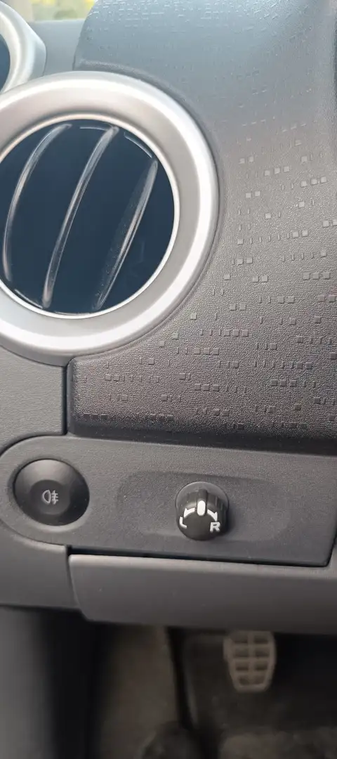 Mitsubishi Colt Gris - 2