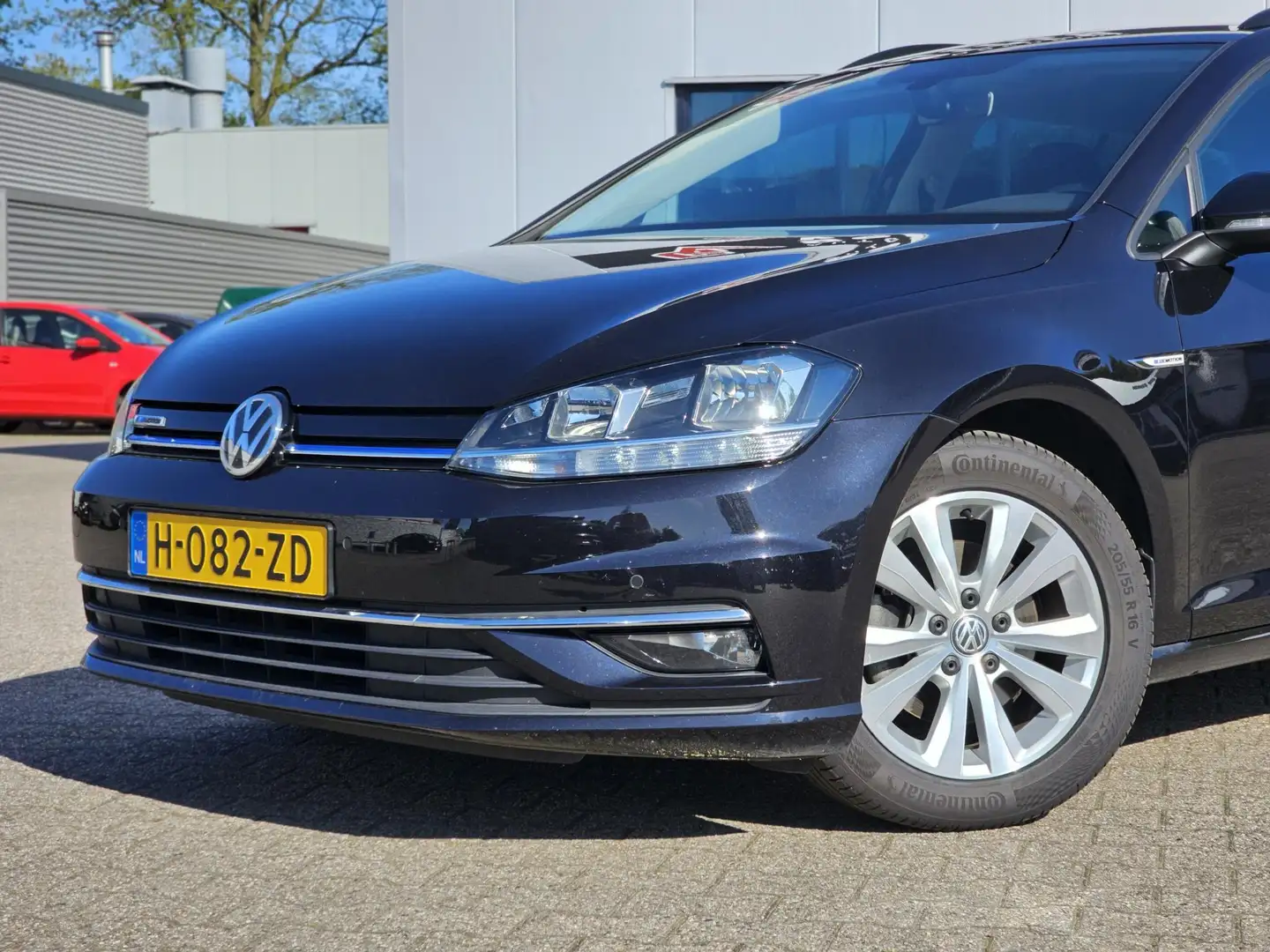 Volkswagen Golf Variant 1.5 TSI Comfortline ADAP CRUISE DAB PDC NAV APP C Zwart - 2