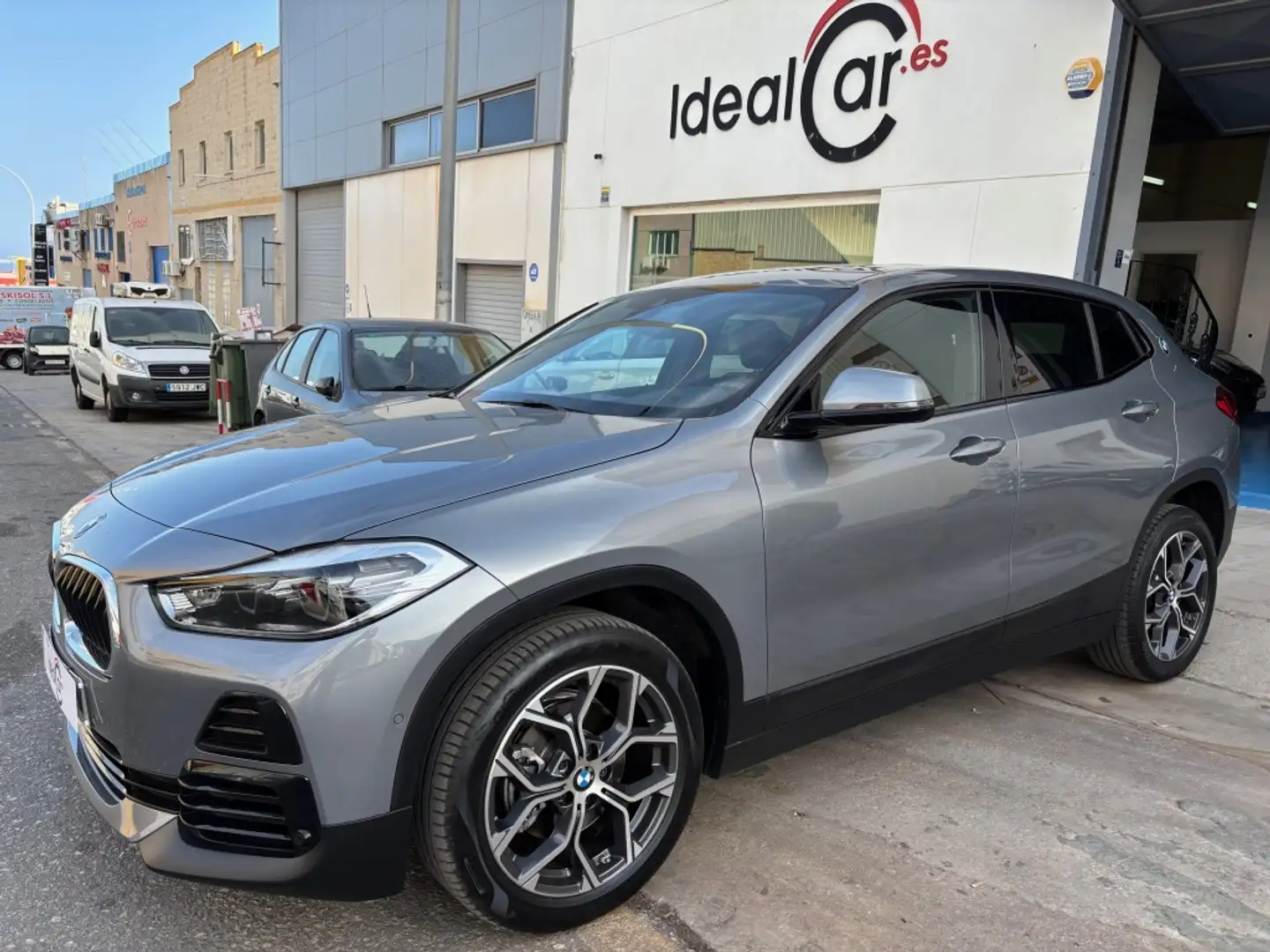 BMW X2 sDrive 18iA Advantage Gris - 1