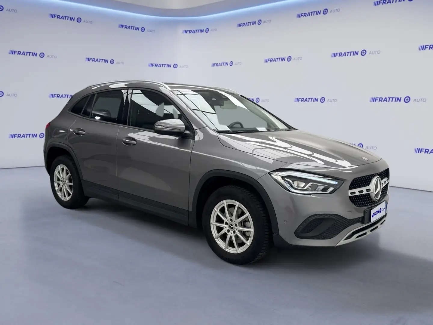Mercedes-Benz GLA 200 200 d Automatic Business Extra Grijs - 2