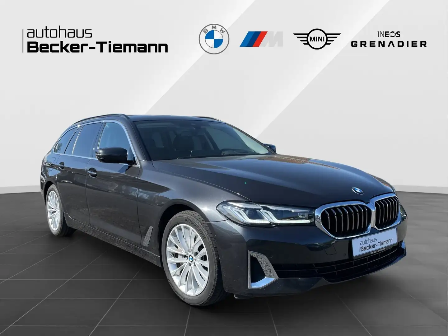 BMW 530 d xDrive Touring Luxury Line*HEAD UP*AHK*PANO*DRIV Grau - 1