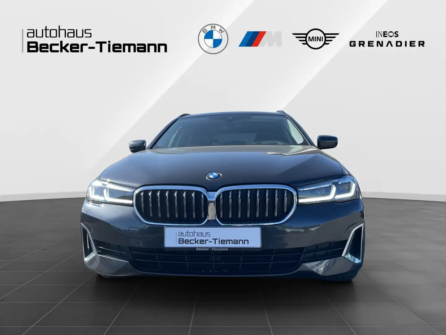 BMW 530 d xDrive Touring Luxury Line*HEAD UP*AHK*PANO*DRIV Grau - 2