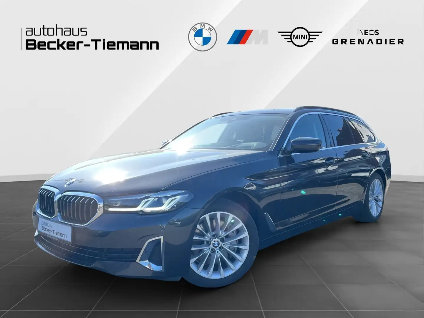 BMW 530 d xDrive Touring Luxury Line*HEAD UP*AHK*PANO*DRIV Grau - 1