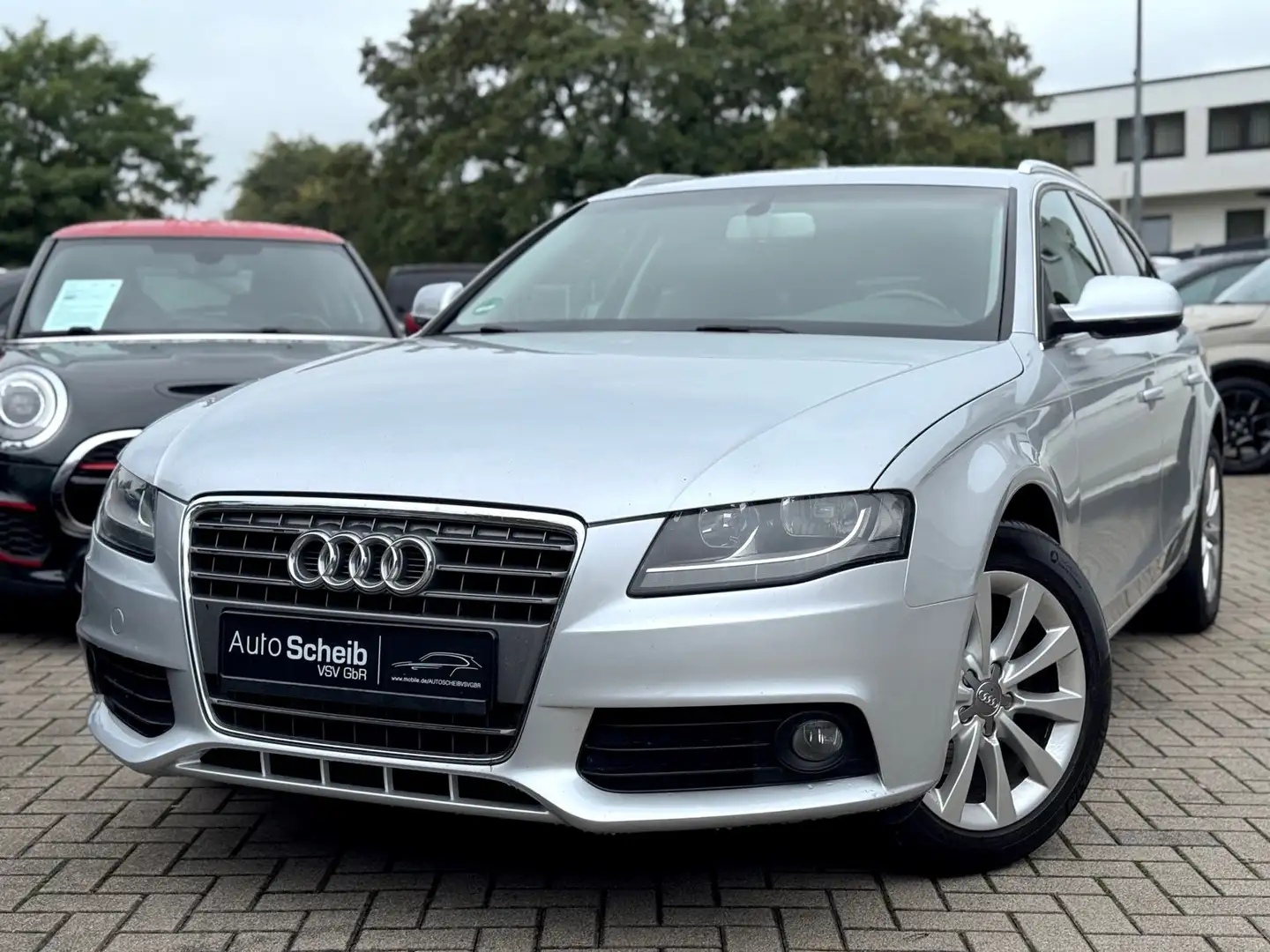 Audi A4 Avant 2.0 TDI Attraction Silber - 1