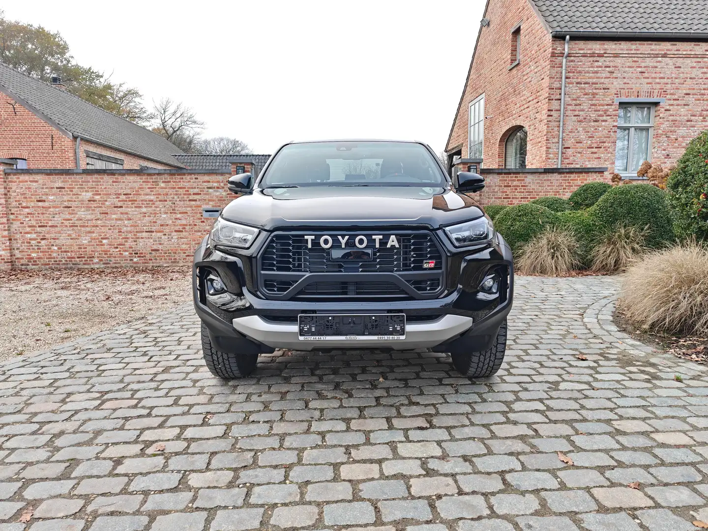 Toyota Hilux HiLux 4x4 Double Cab Autm. GR Sport Schwarz - 2