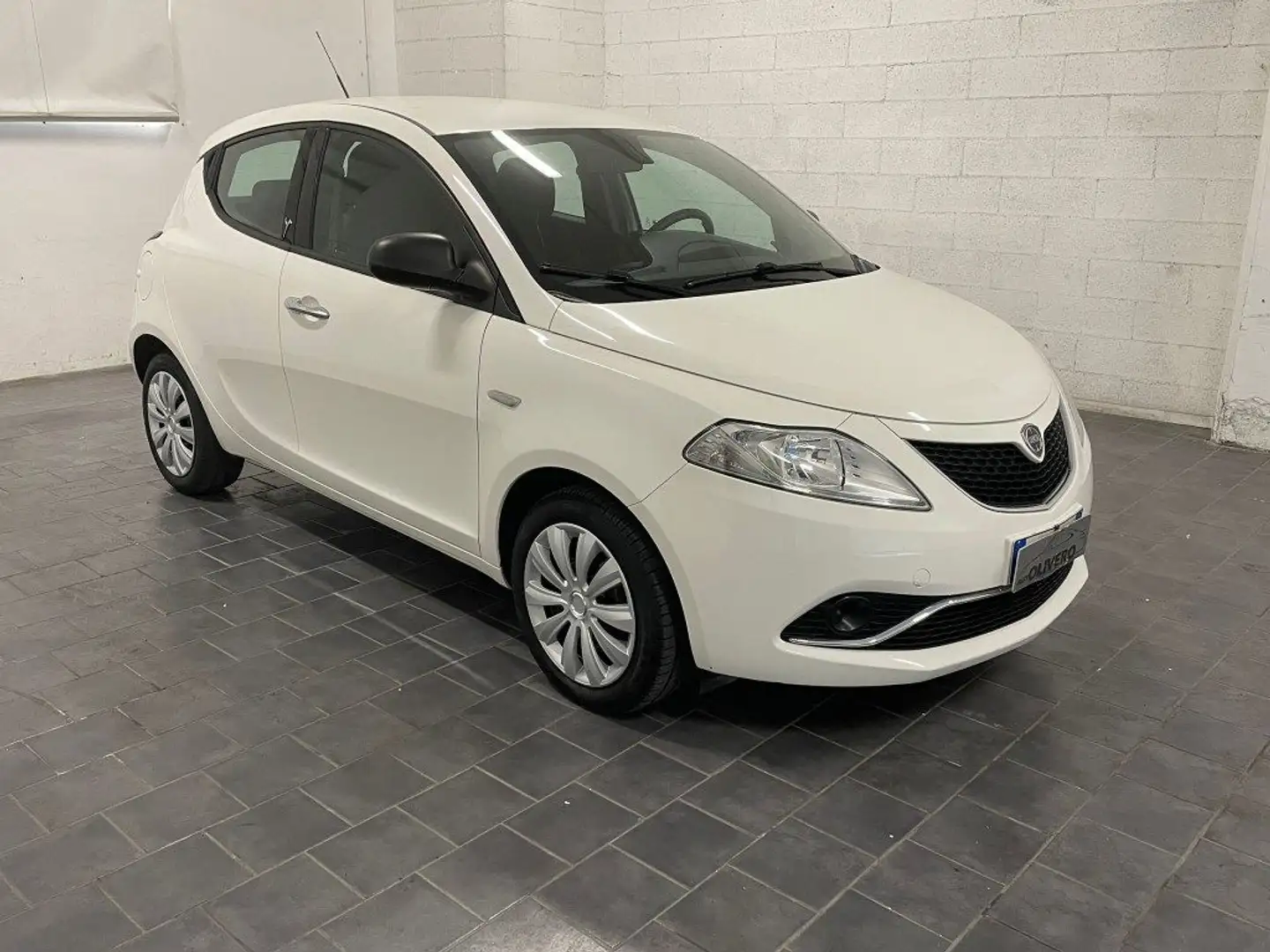 Lancia Ypsilon 1.2 69 CV 5 porte Gold Bianco - 1