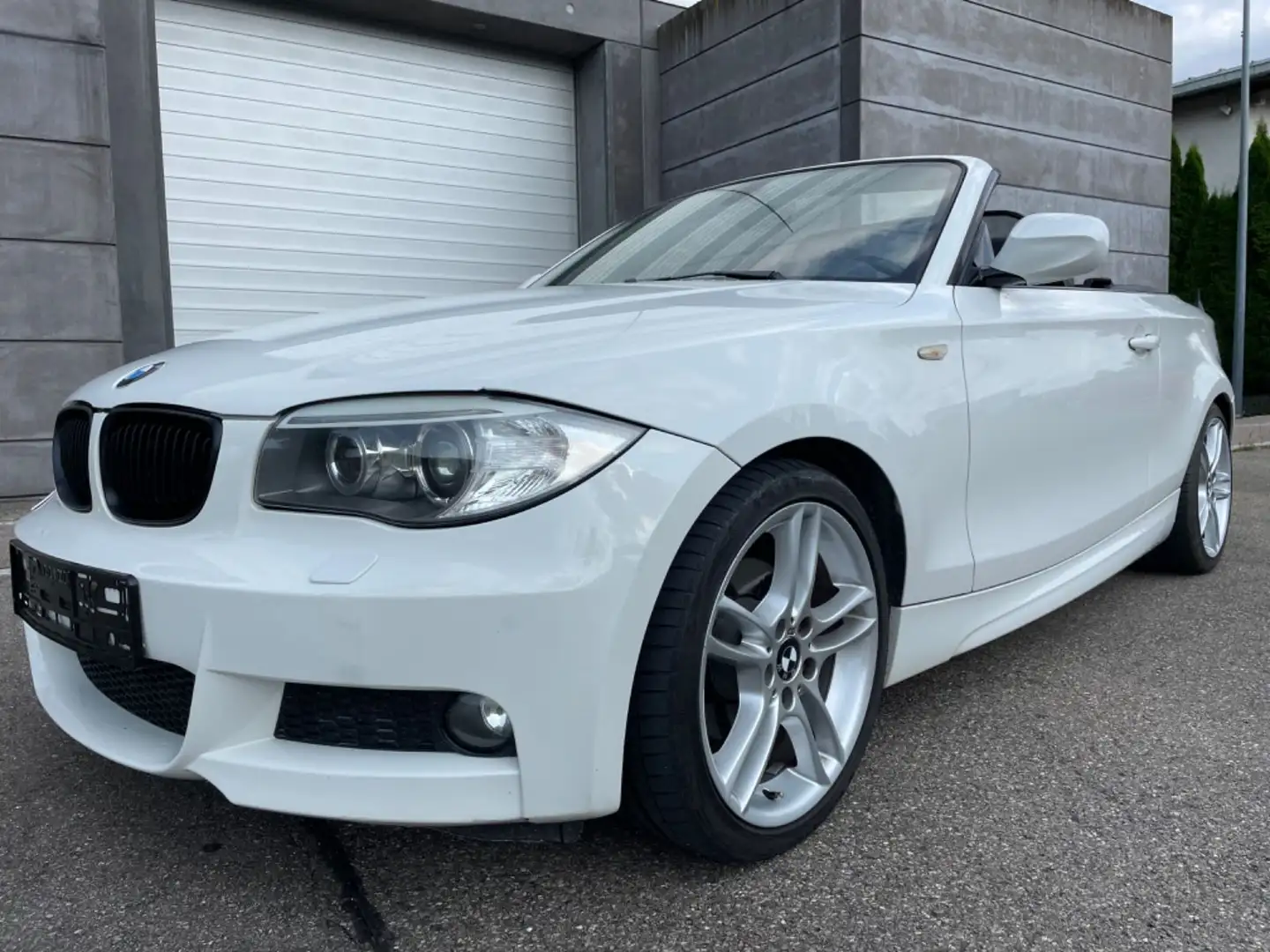 BMW 120 i Cabrio Navi Leder PDC Xenon M Paket Weiß - 1