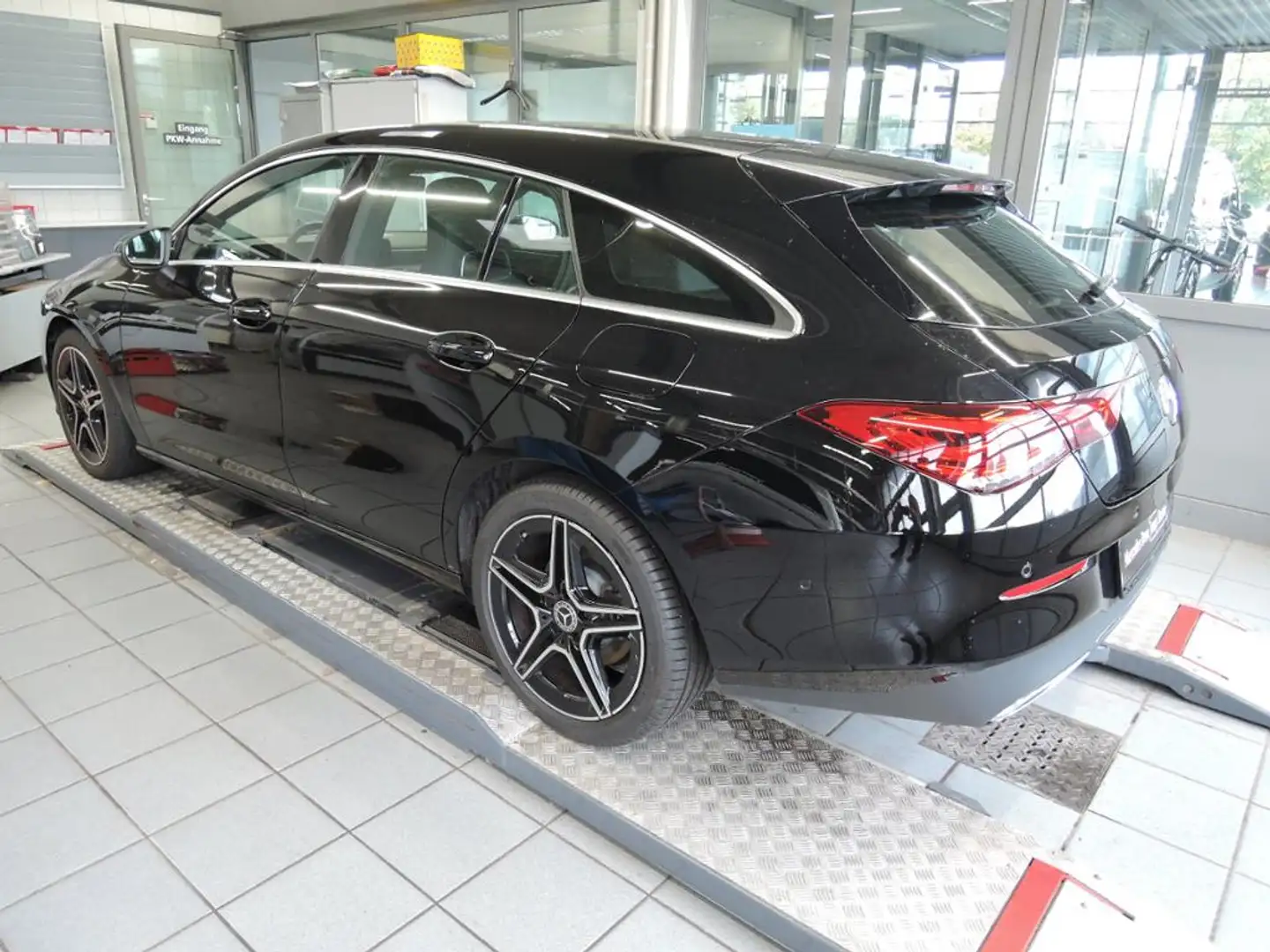 Mercedes-Benz CLA 200 d SB Progressive/8G/LED/Kamera/Navi/ Schwarz - 2
