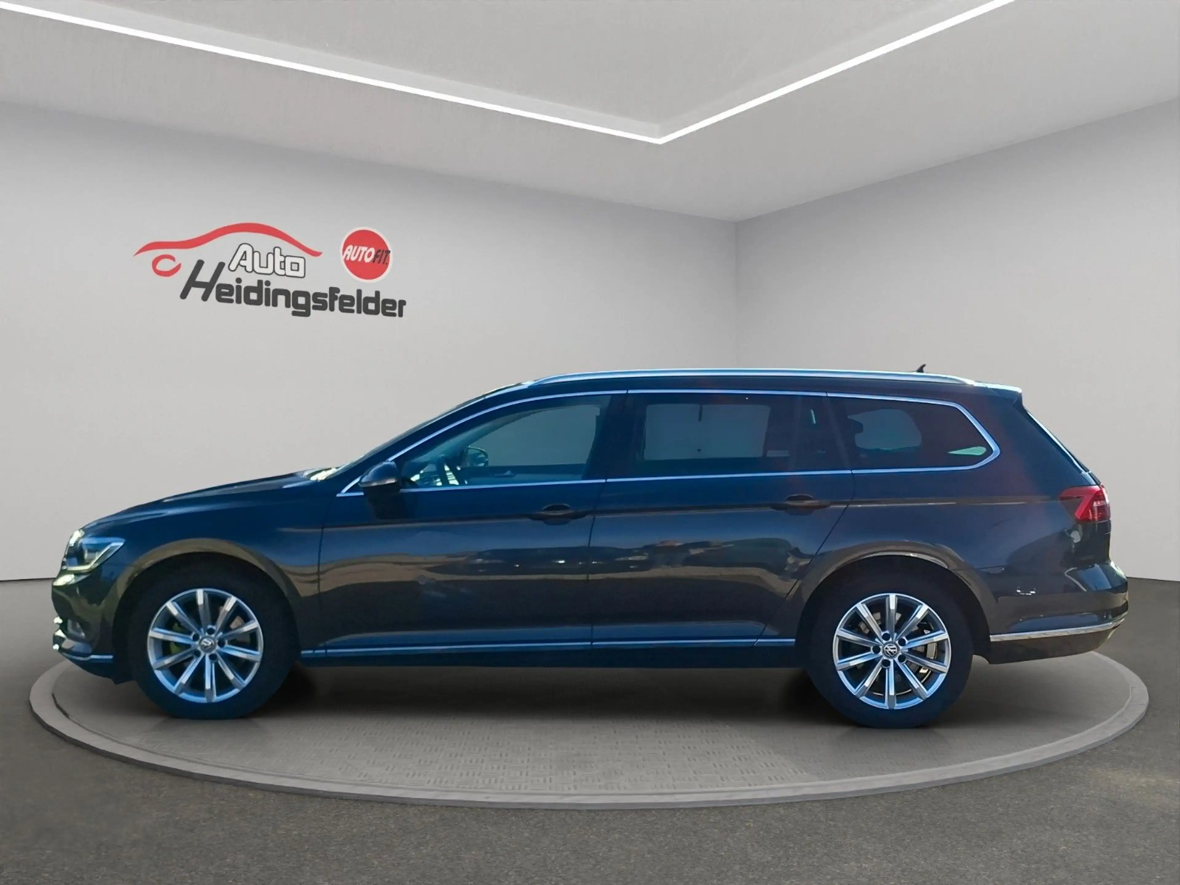 Volkswagen Passat Variant Highline ACC,AHK,RFK,PDC,8-fach — photo 2