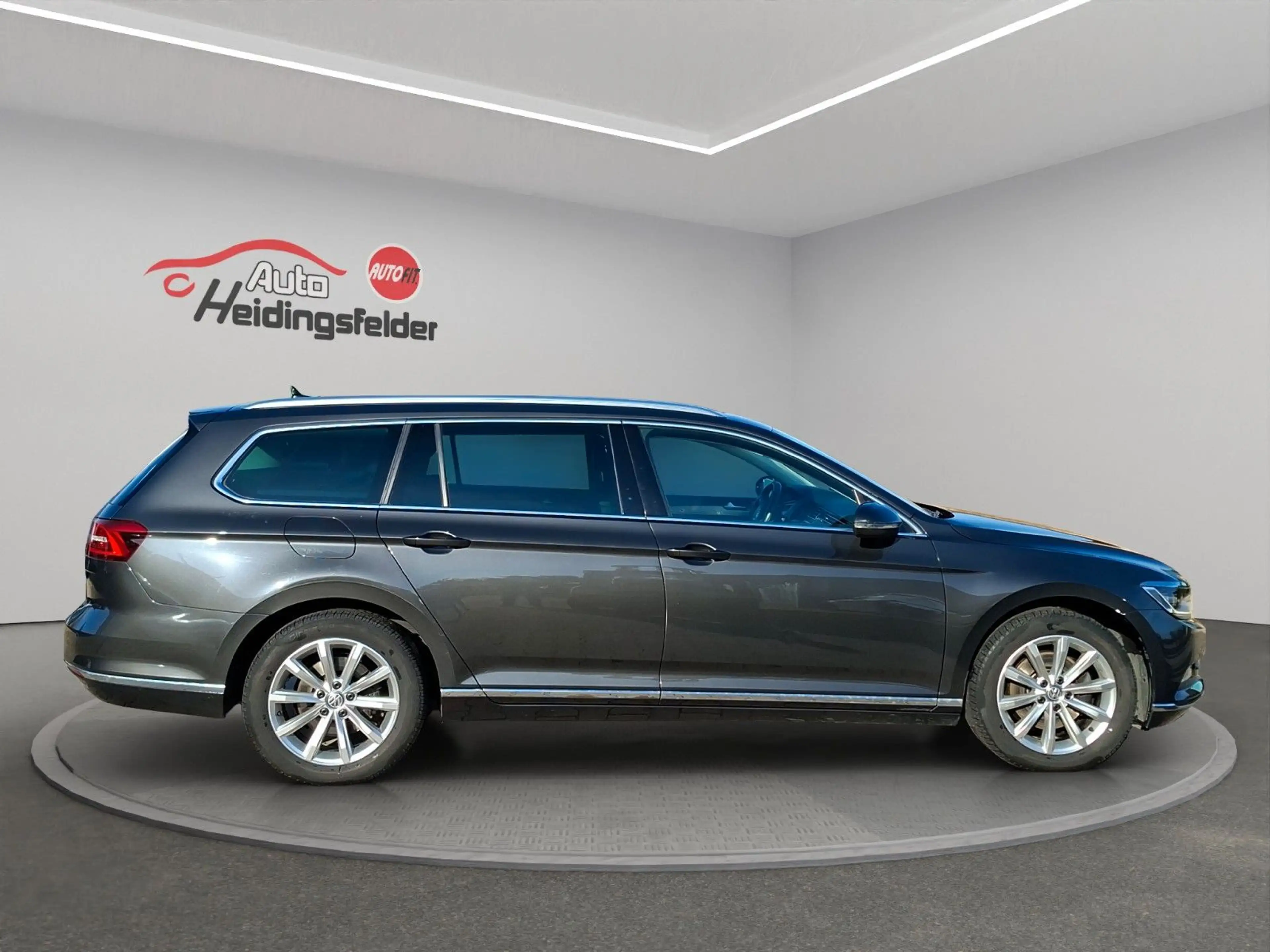 Volkswagen Passat Variant Highline ACC,AHK,RFK,PDC,8-fach — photo 6