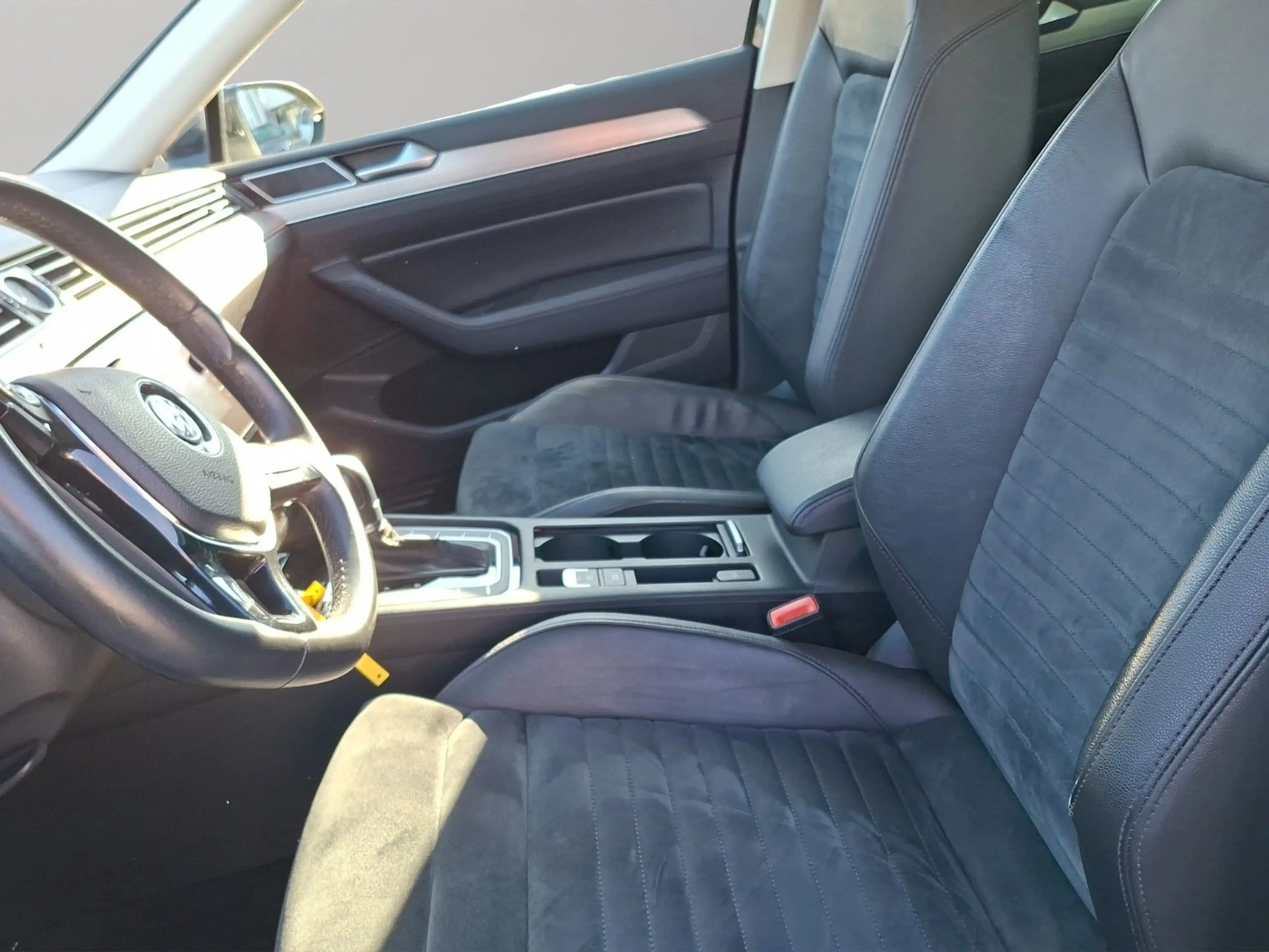 Volkswagen Passat Variant Highline ACC,AHK,RFK,PDC,8-fach — photo 11