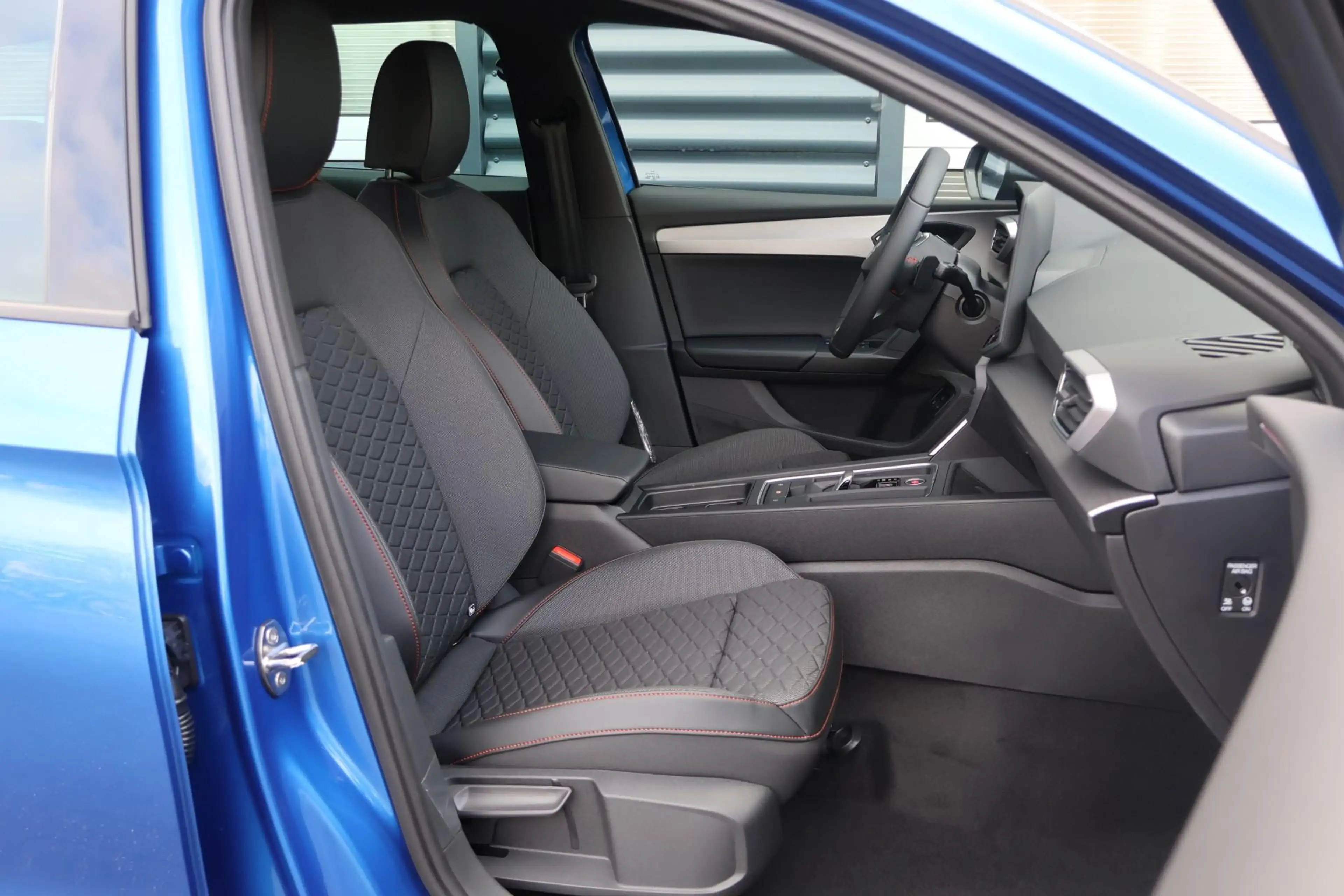 SEAT Leon e-Hybrid Sportstourer 1.5 TSI 204pk FR Business | Trekhaak — photo 15