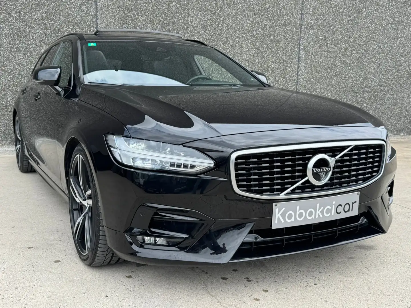 Volvo V90 V90 2.0 D4 AWD R-Design //CARPLAY//GARANTIE 12M Zwart - 1