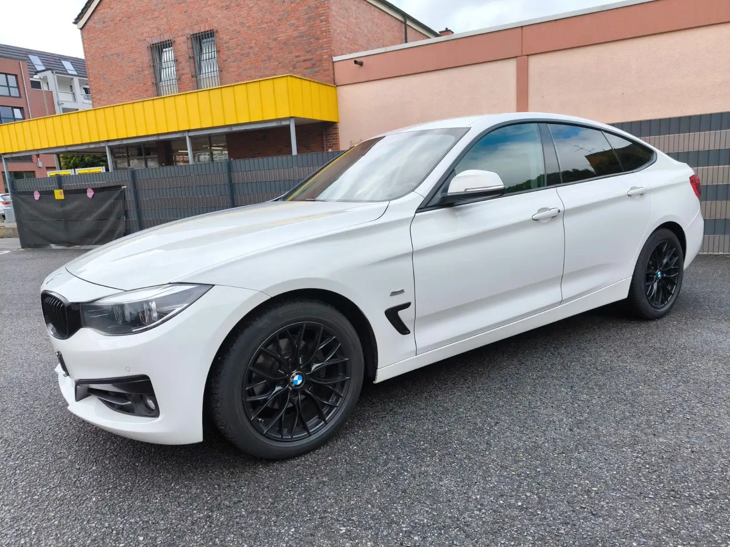 BMW 320 GT 320 d xDrive Sport Line LED-NAVi-Leder Blanc - 1