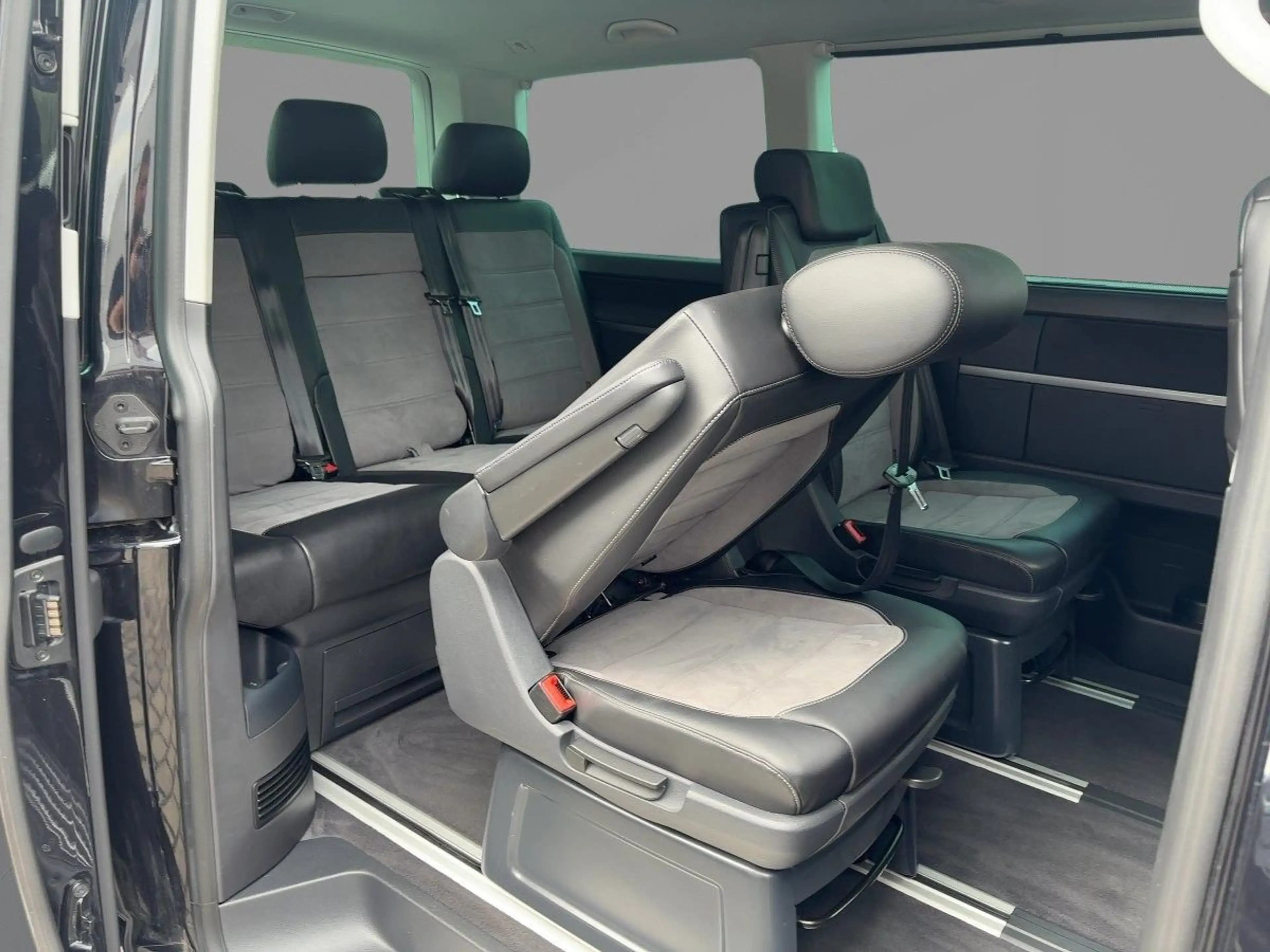 Volkswagen T6.1 Multivan Comfortline — photo 7