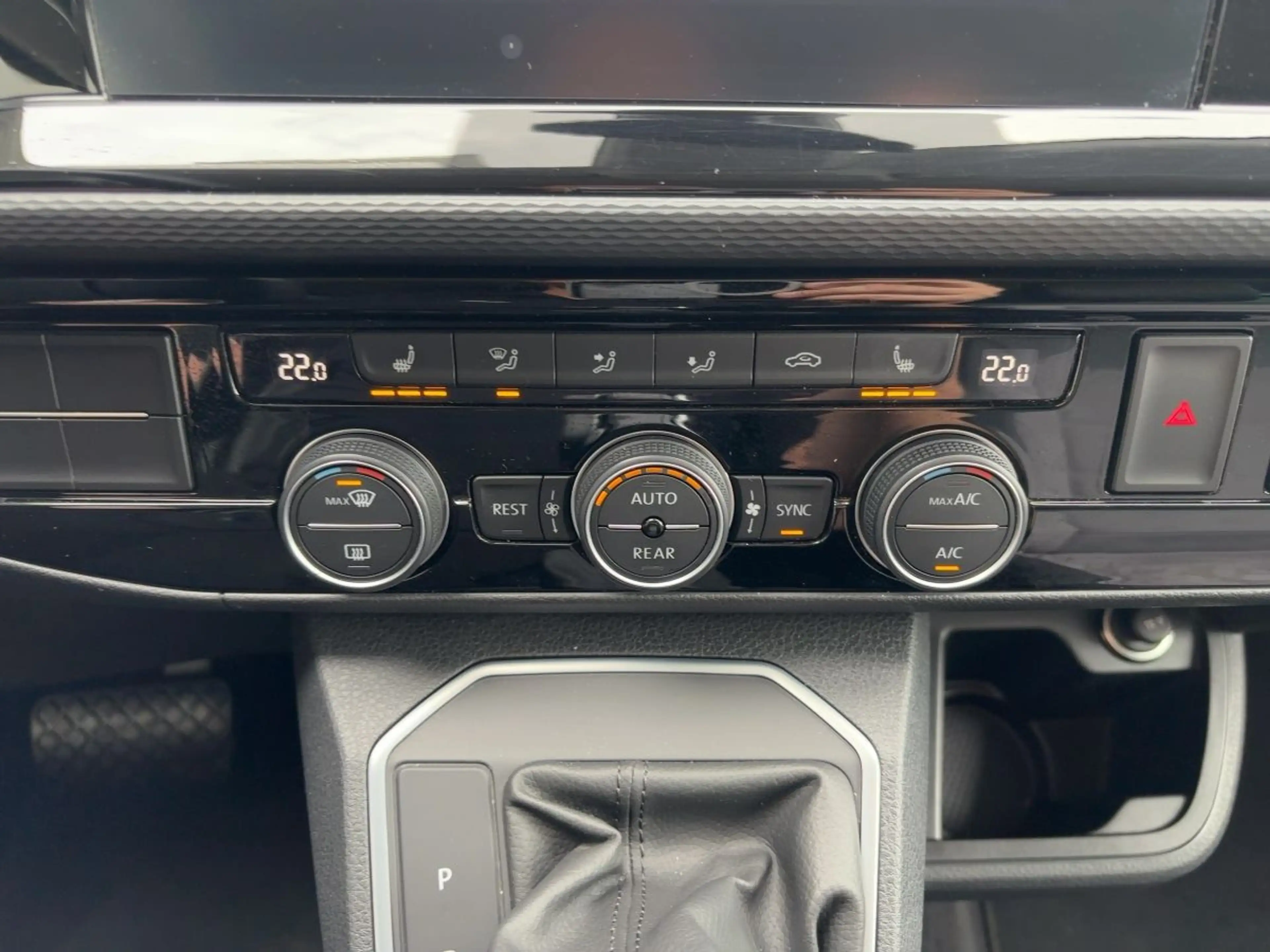 Volkswagen T6.1 Multivan Comfortline — photo 12