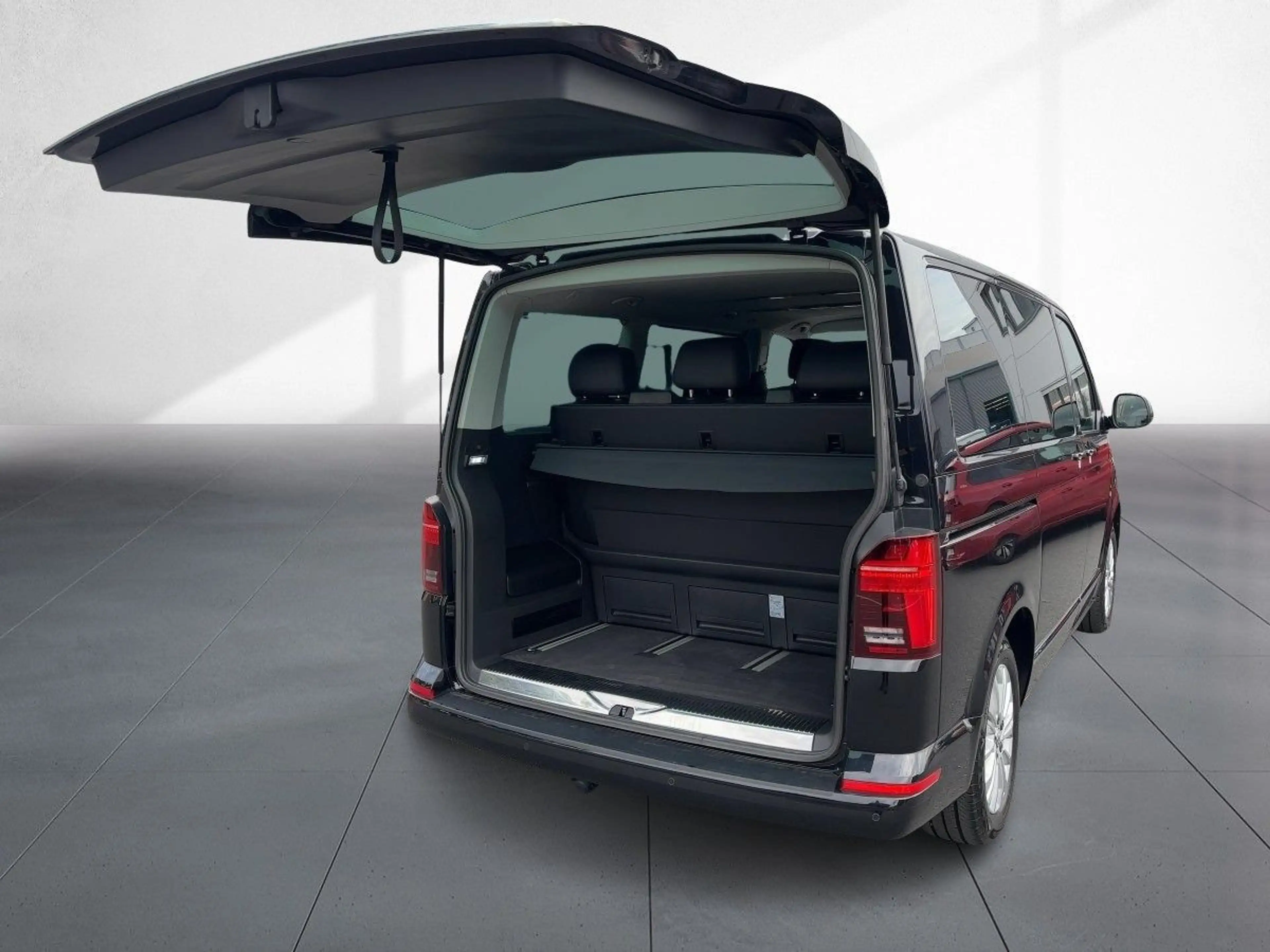 Volkswagen T6.1 Multivan Comfortline — photo 10