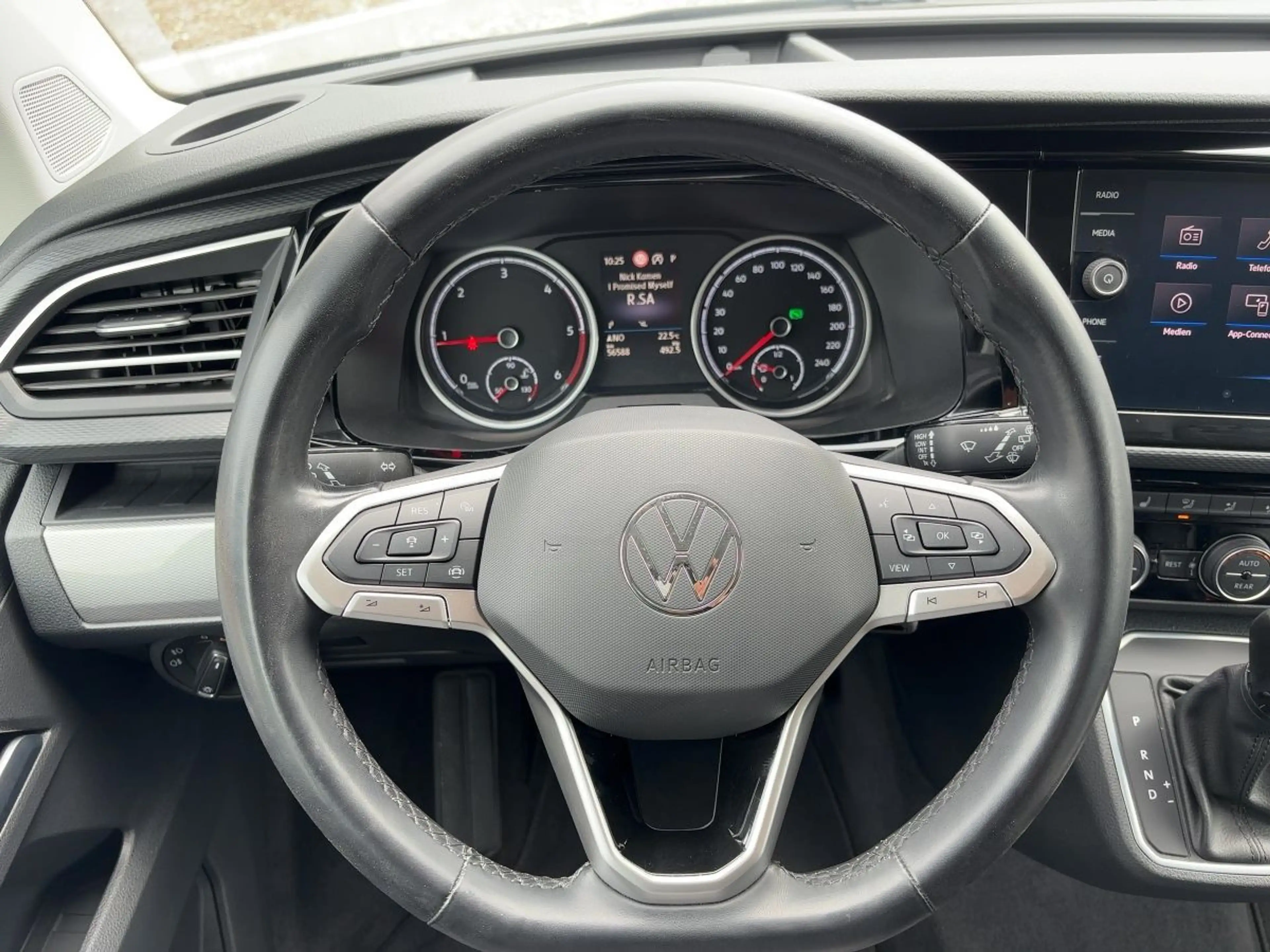 Volkswagen T6.1 Multivan Comfortline — photo 9