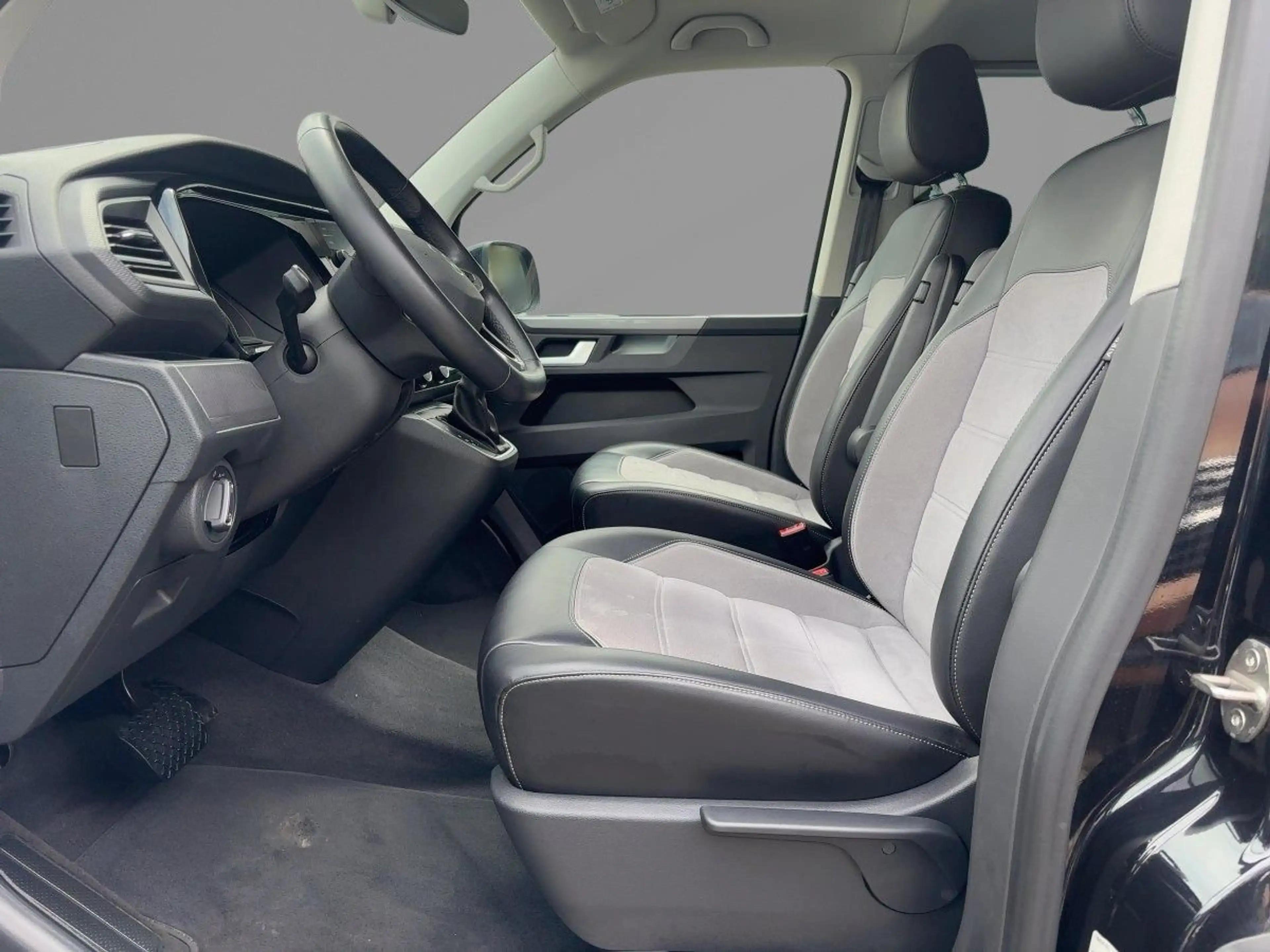 Volkswagen T6.1 Multivan Comfortline — photo 6