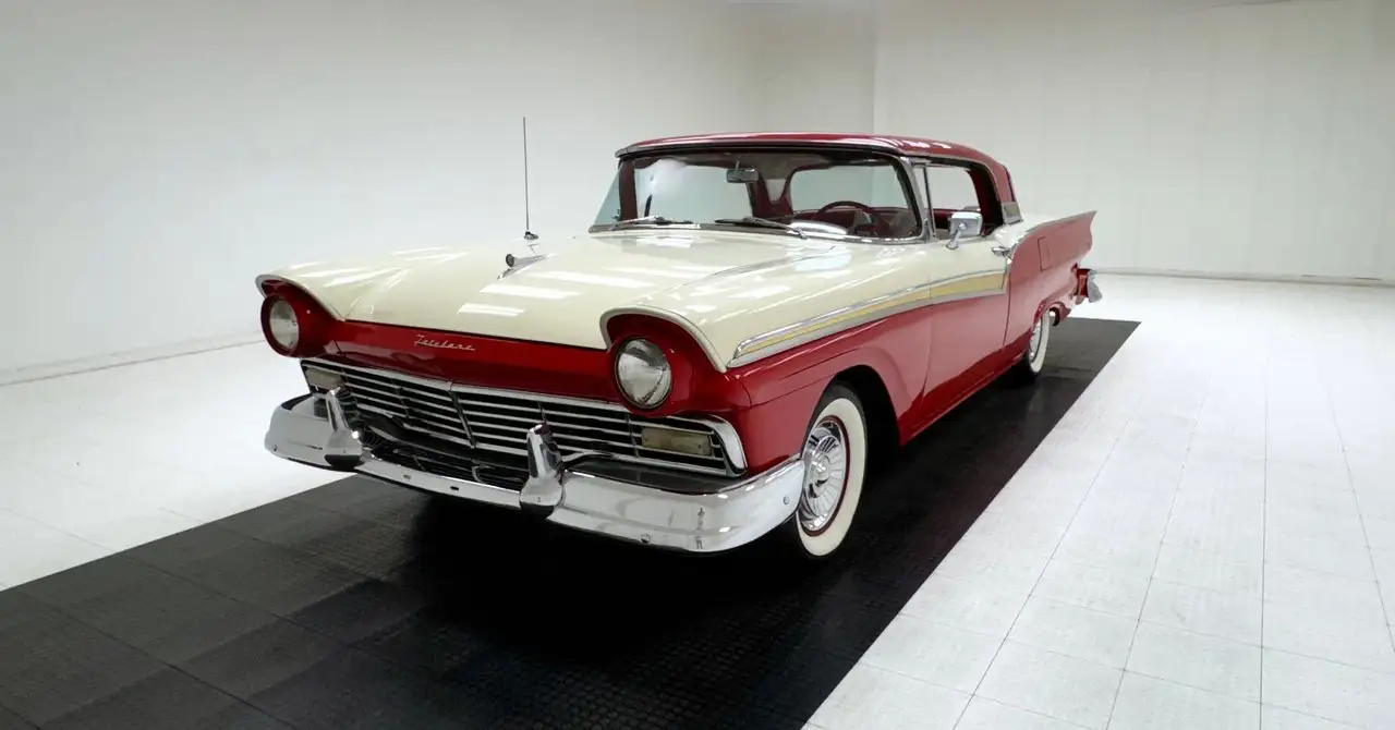 Ford Fairlane 500 Skyliner, foto 1