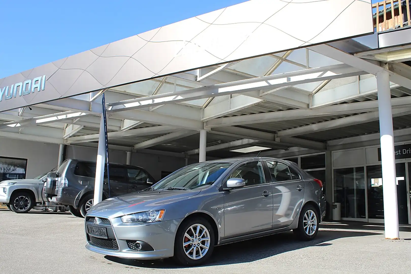 Mitsubishi Lancer Sportback 1,6 Comfort Line Grau - 1