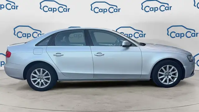 Audi A4 view 4